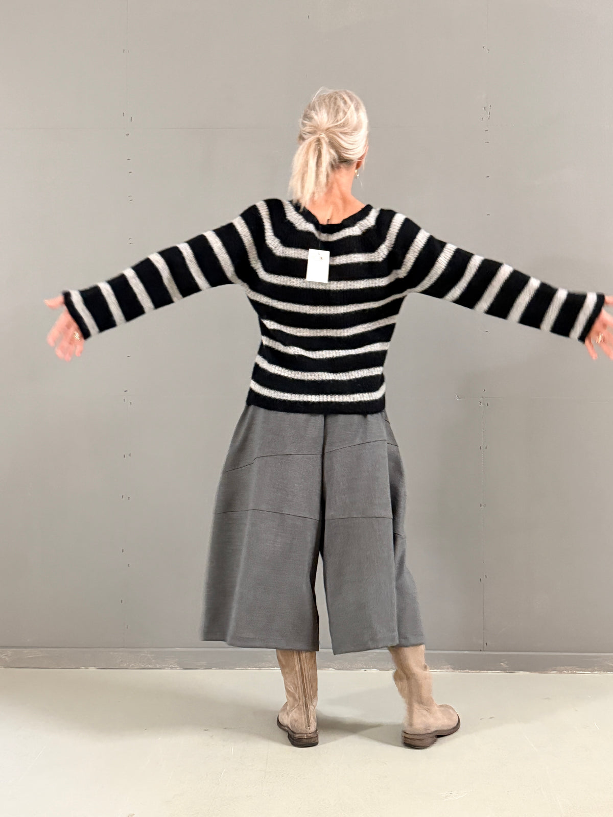 Helle er 168 cm høj og bruger størrelse S/M