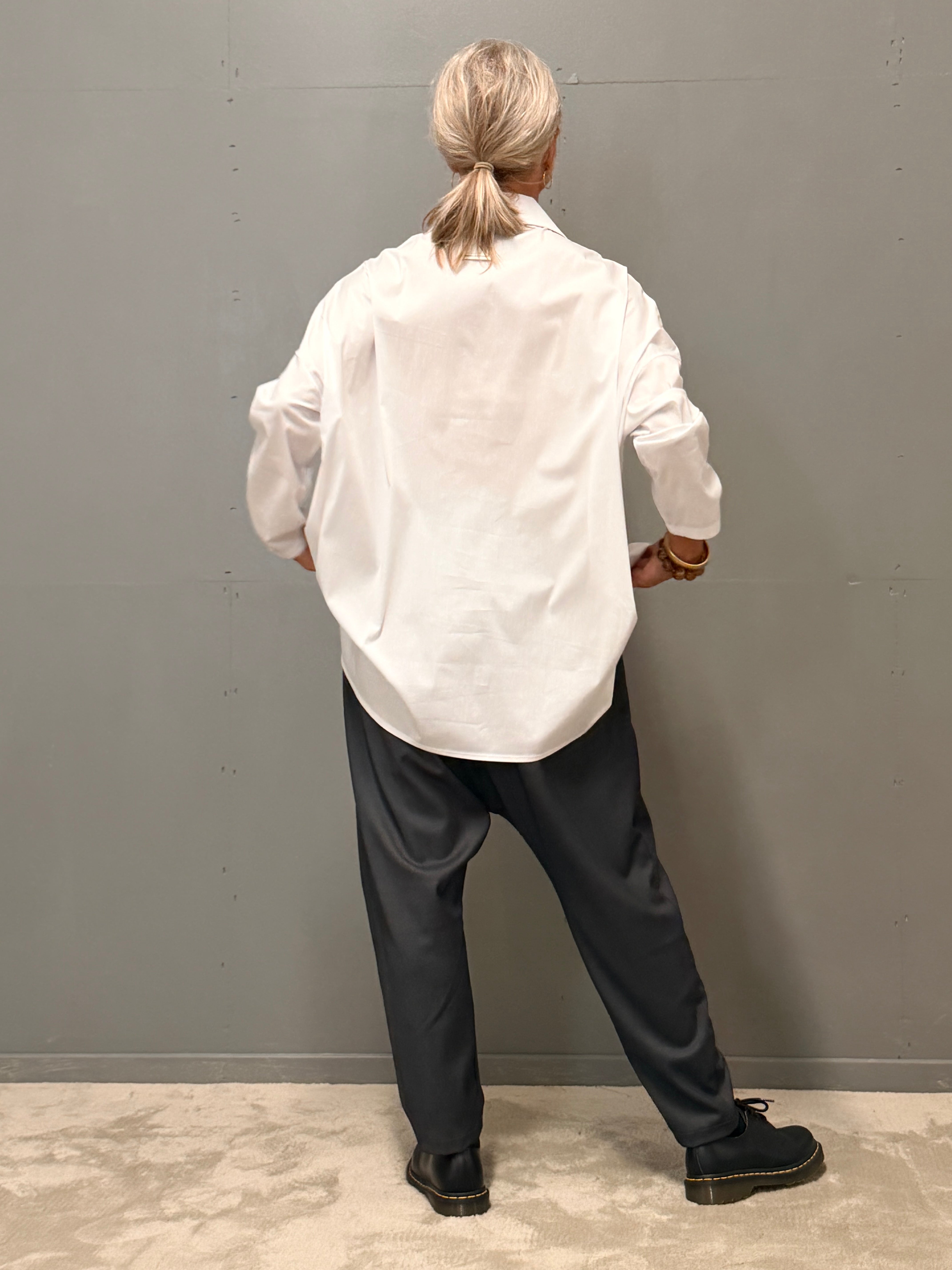 Helle er 168 cm høj og bruger størrelse S/M