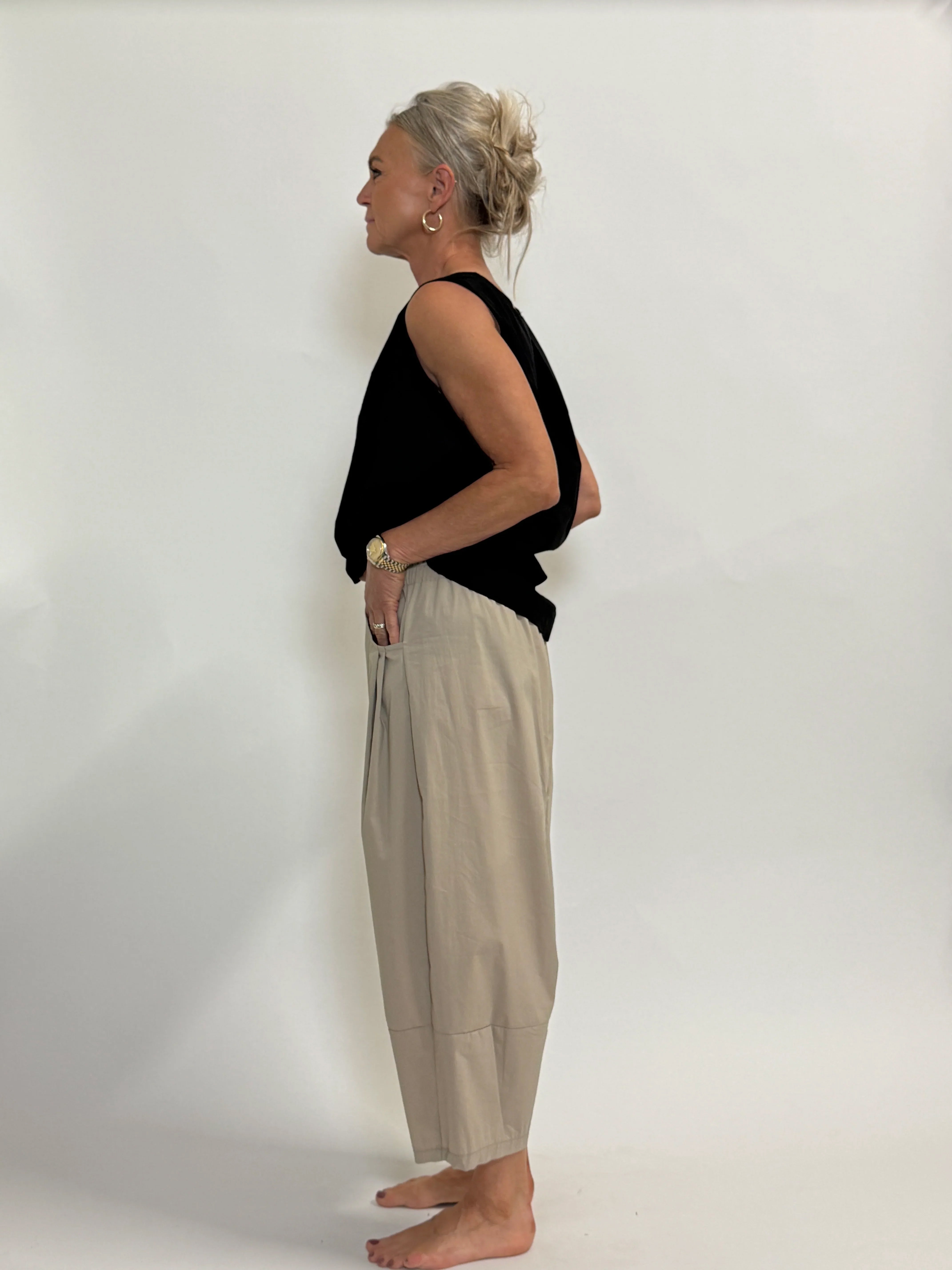 Helle er 168 cm høj og bruger størrelse S/M