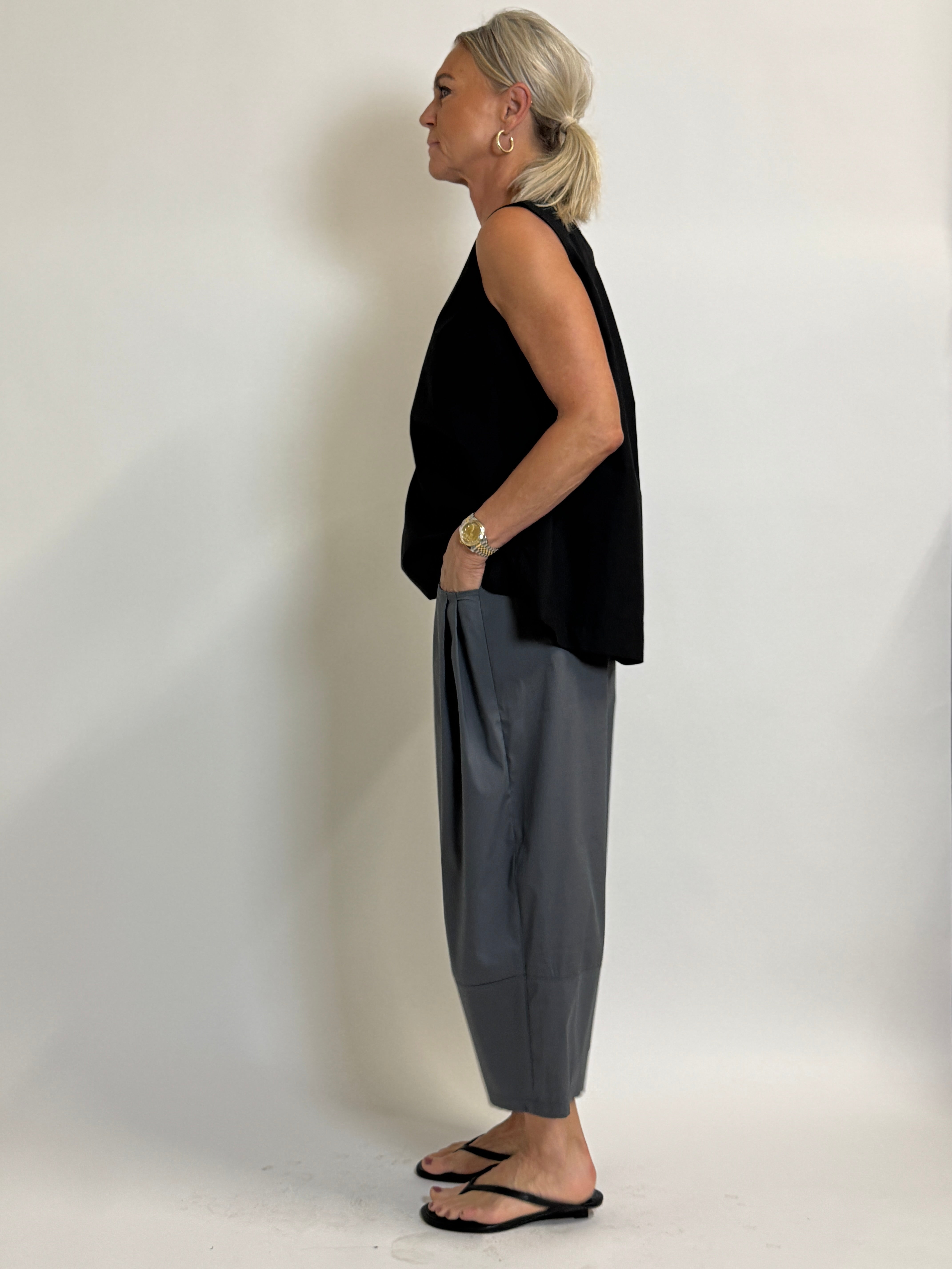 Helle er 168 cm høj og bruger størrelse S/M