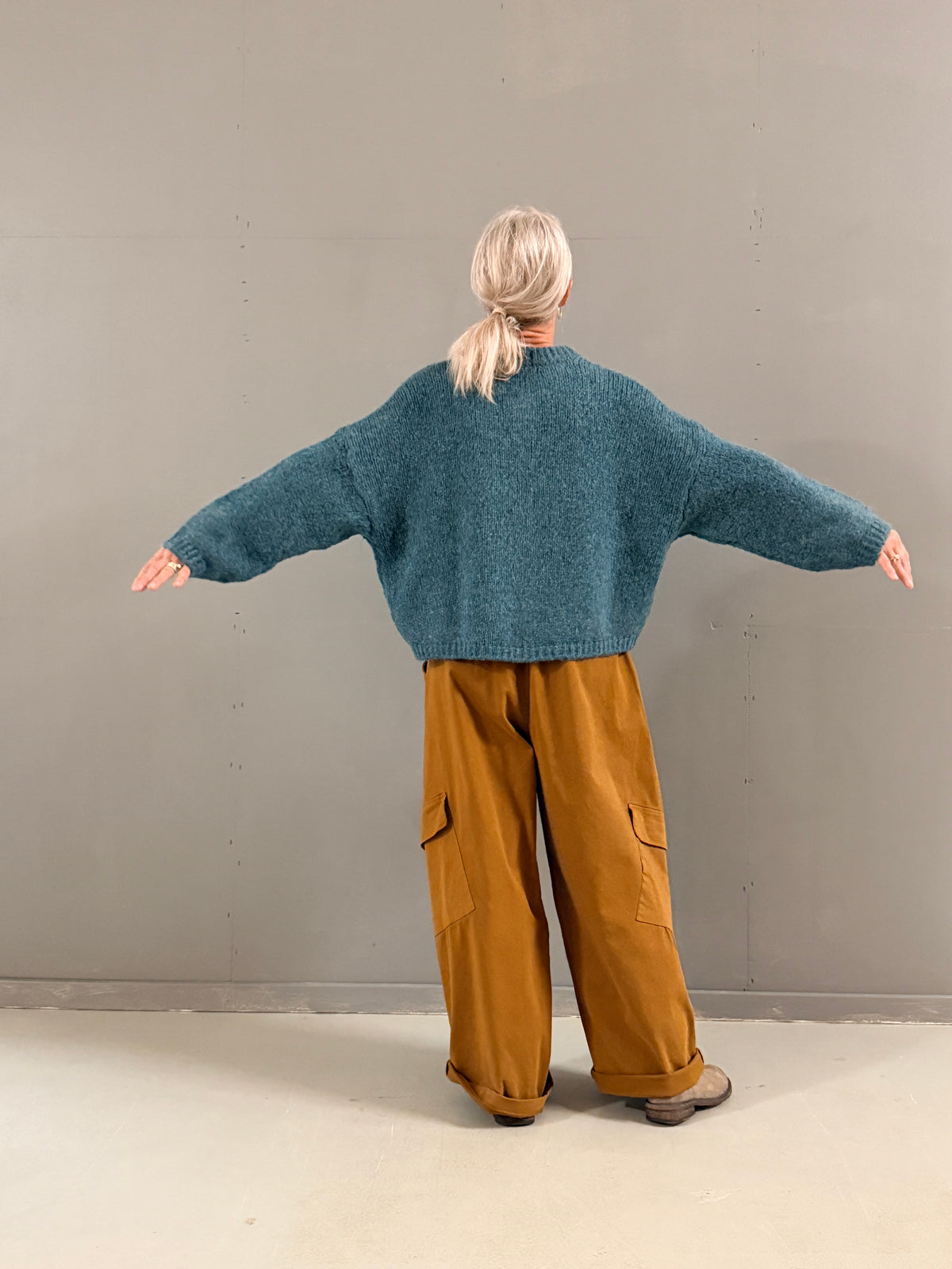 Helle er 168 cm høj og bruger størrelse S/M