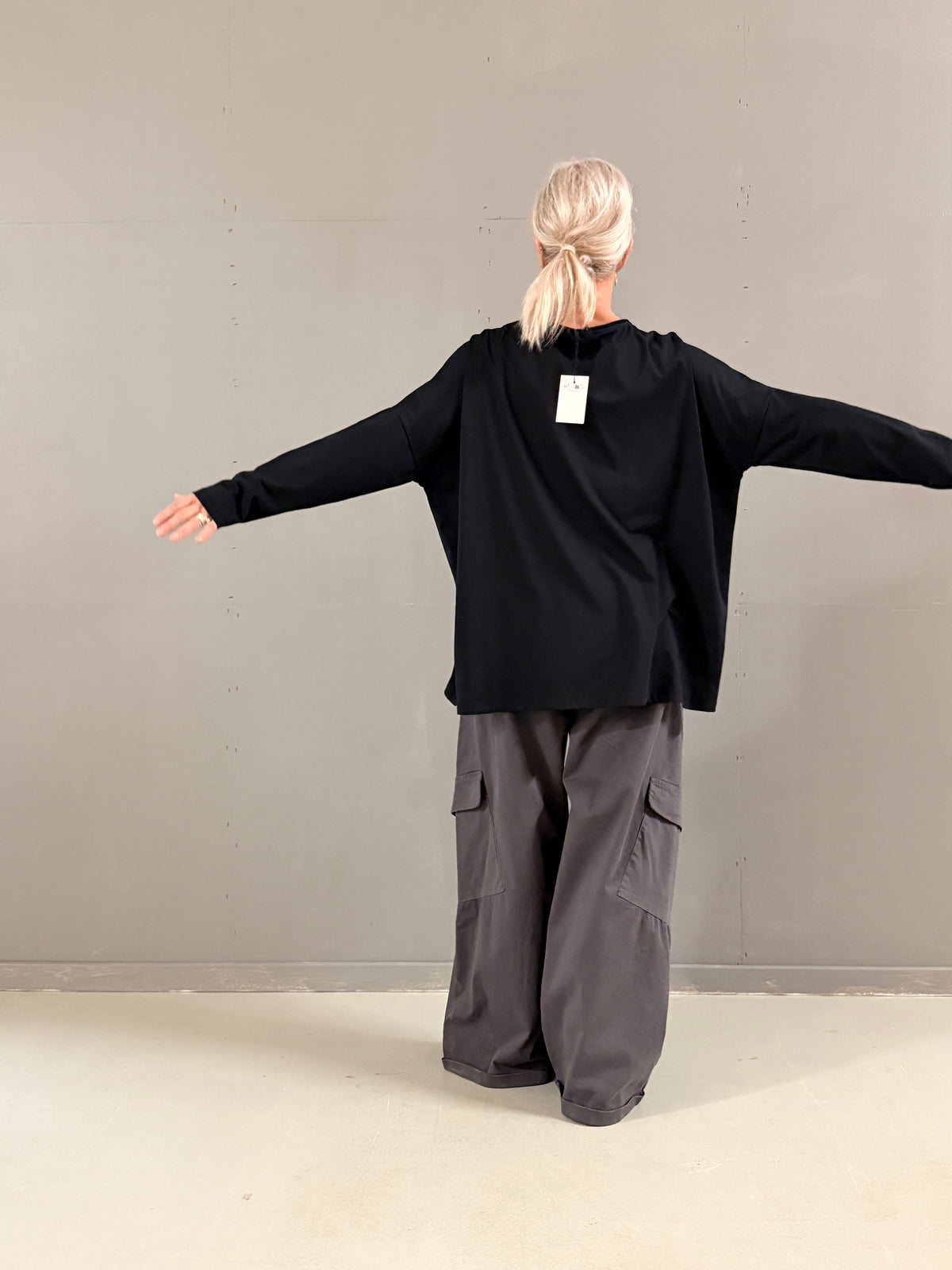 Helle er 168 cm høj og bruger størrelse S/M