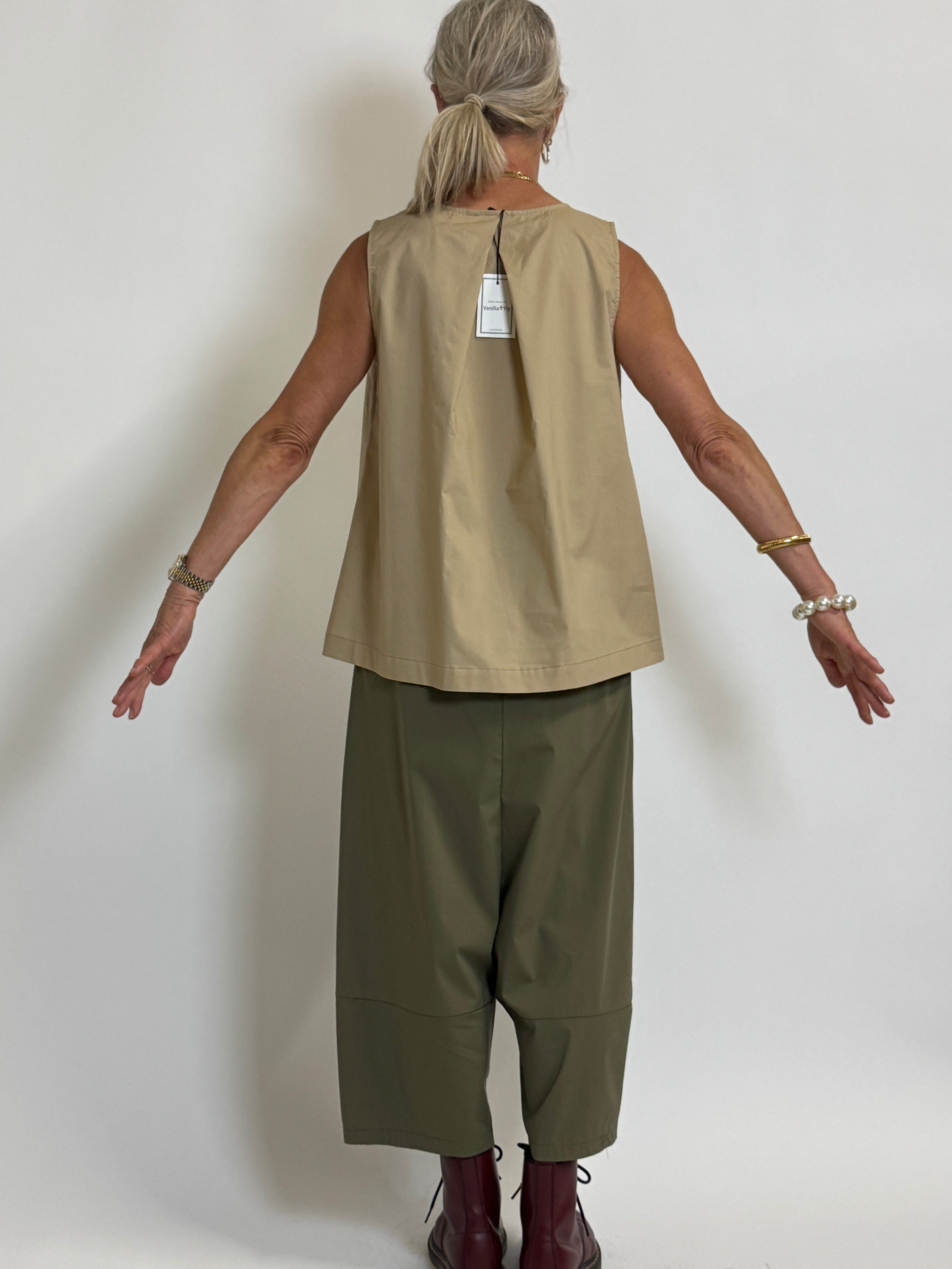 Helle er 168 cm høj og bruger størrelse S/M