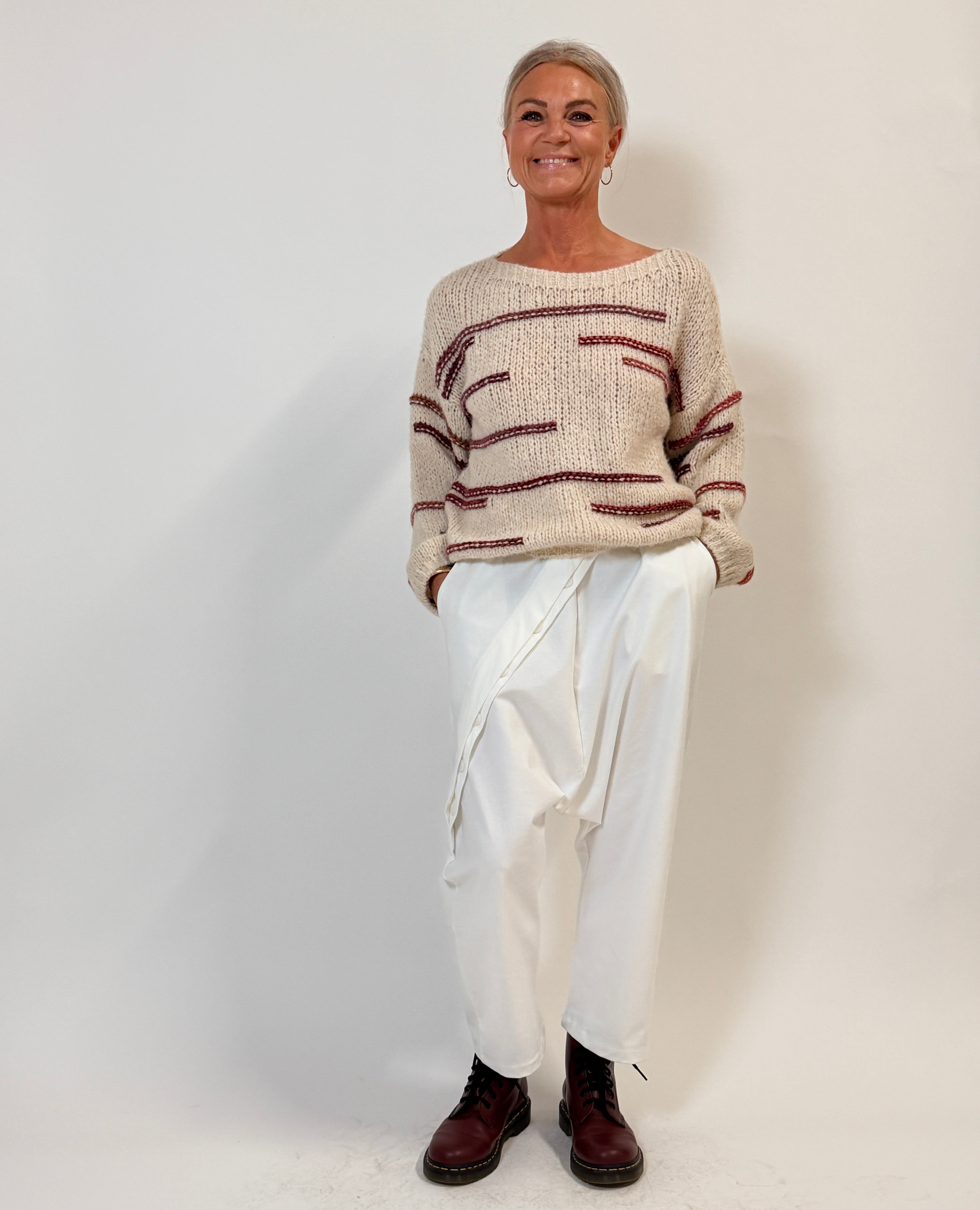 Helle er 168 cm høj og bruger størrelse S/M
