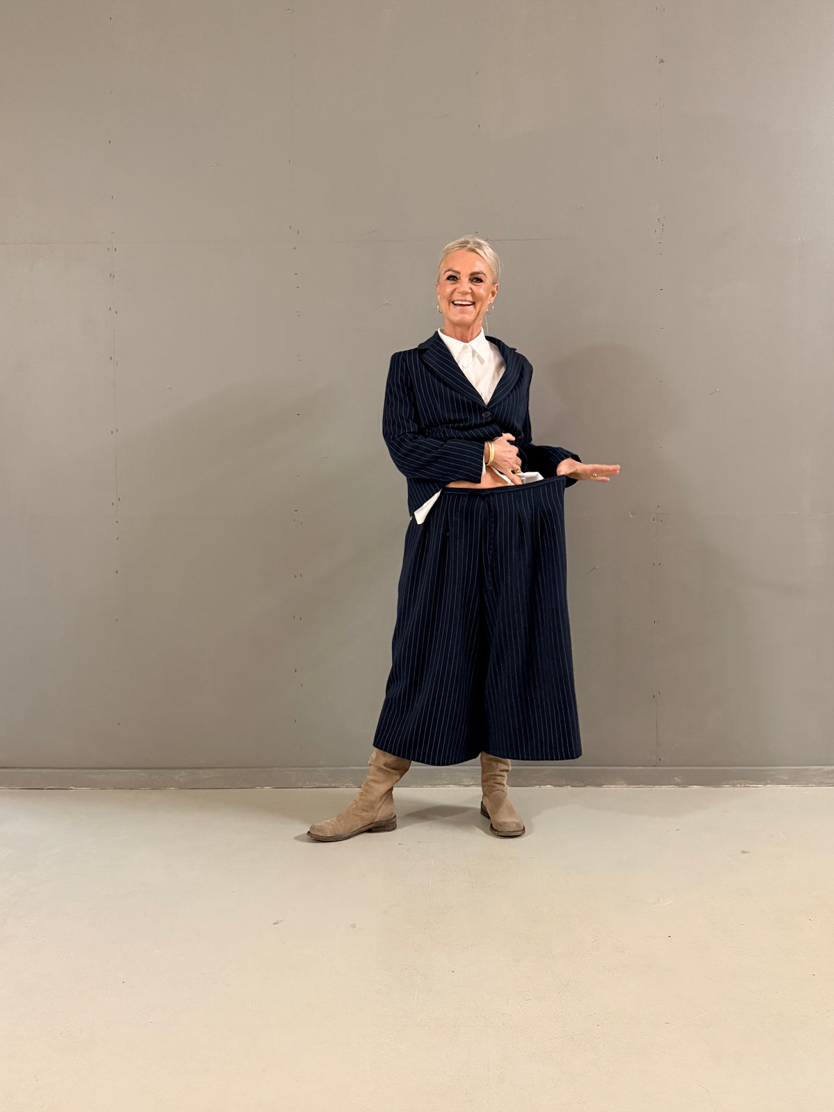 Helle er 168 cm høj og bruger størrelse S/M