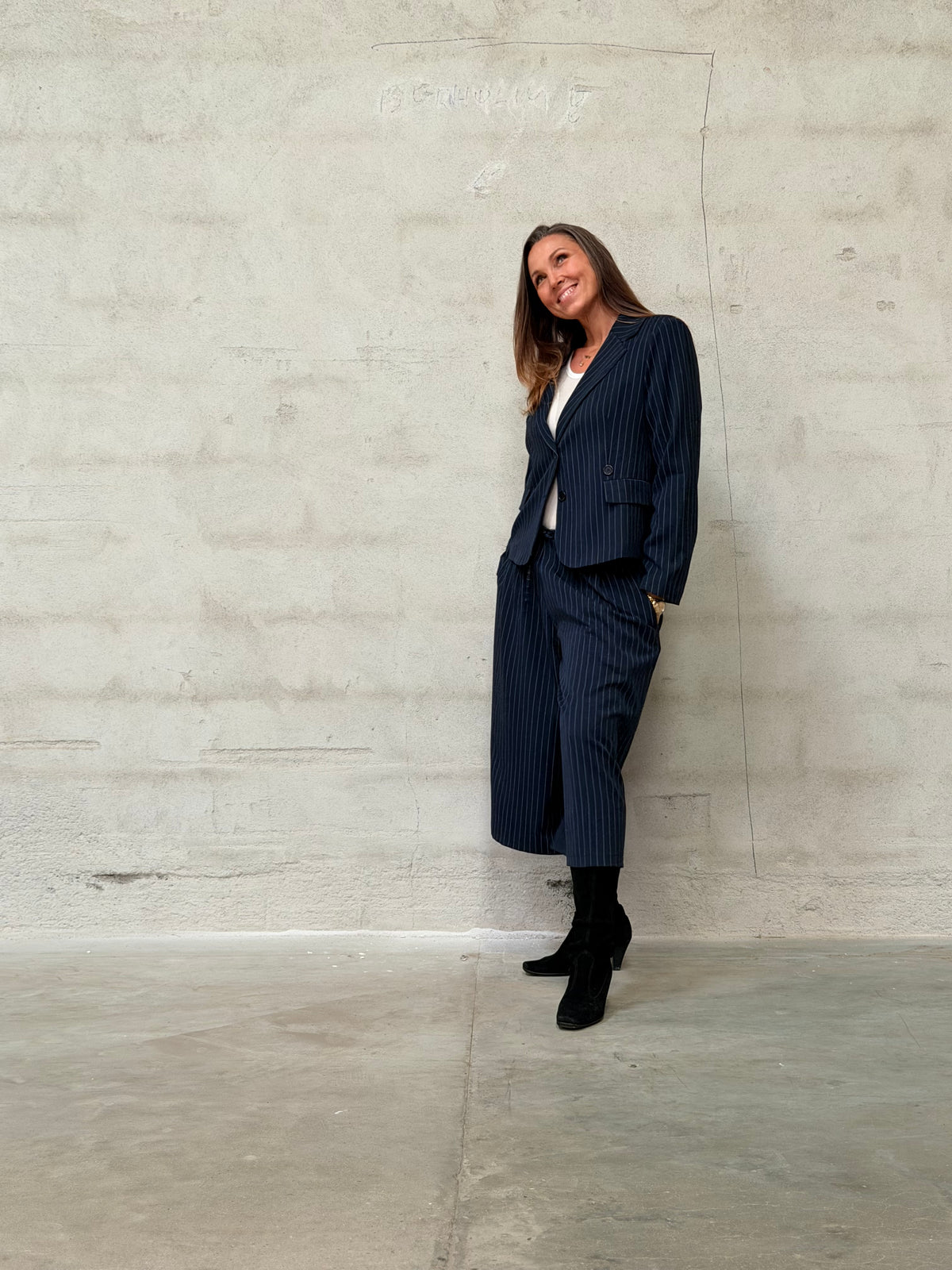 Kamilla er 174 cm høj og bruger størrelse M/L