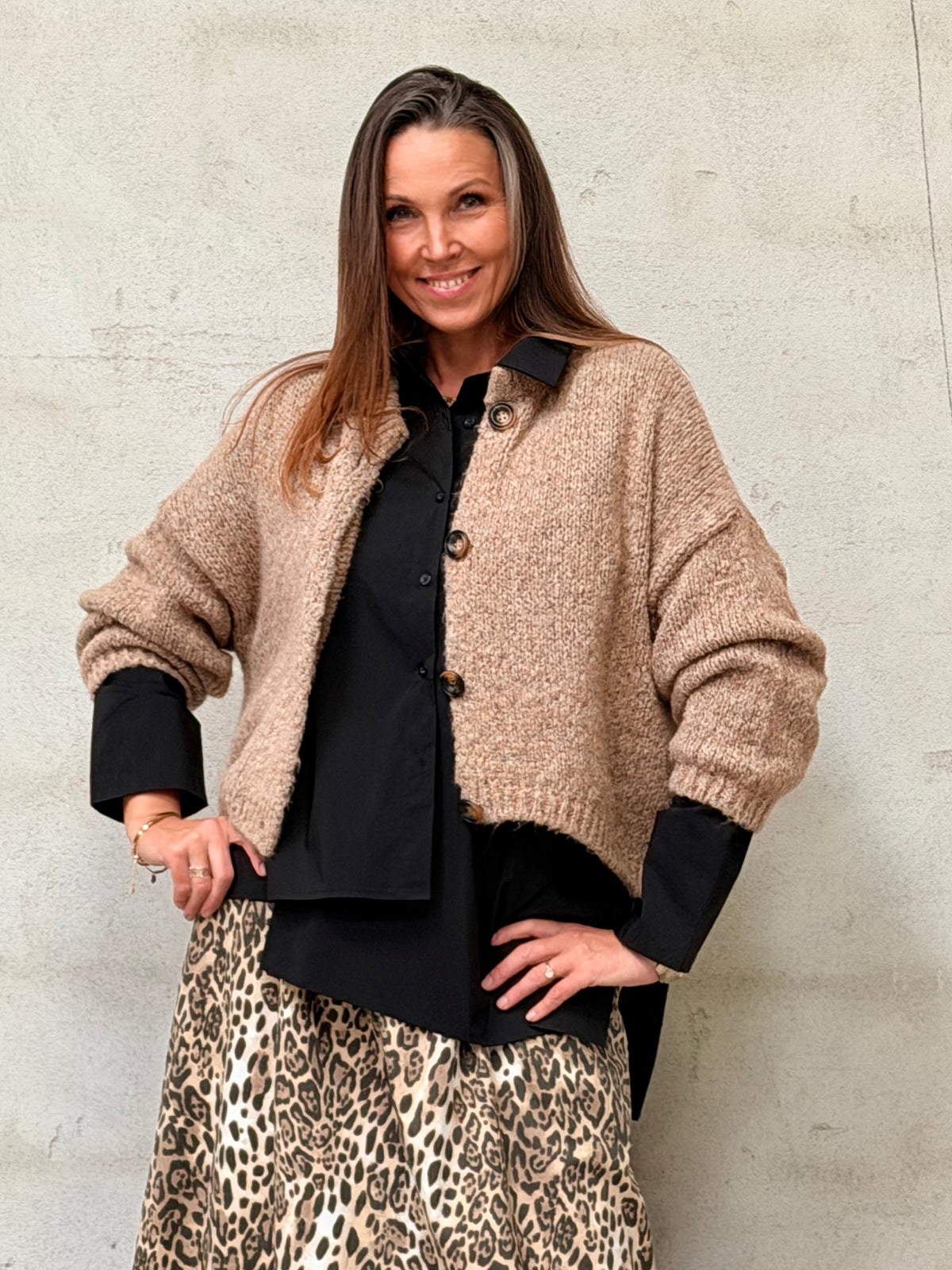 Kamilla er 174 cm høj og bruger størrelse M/L