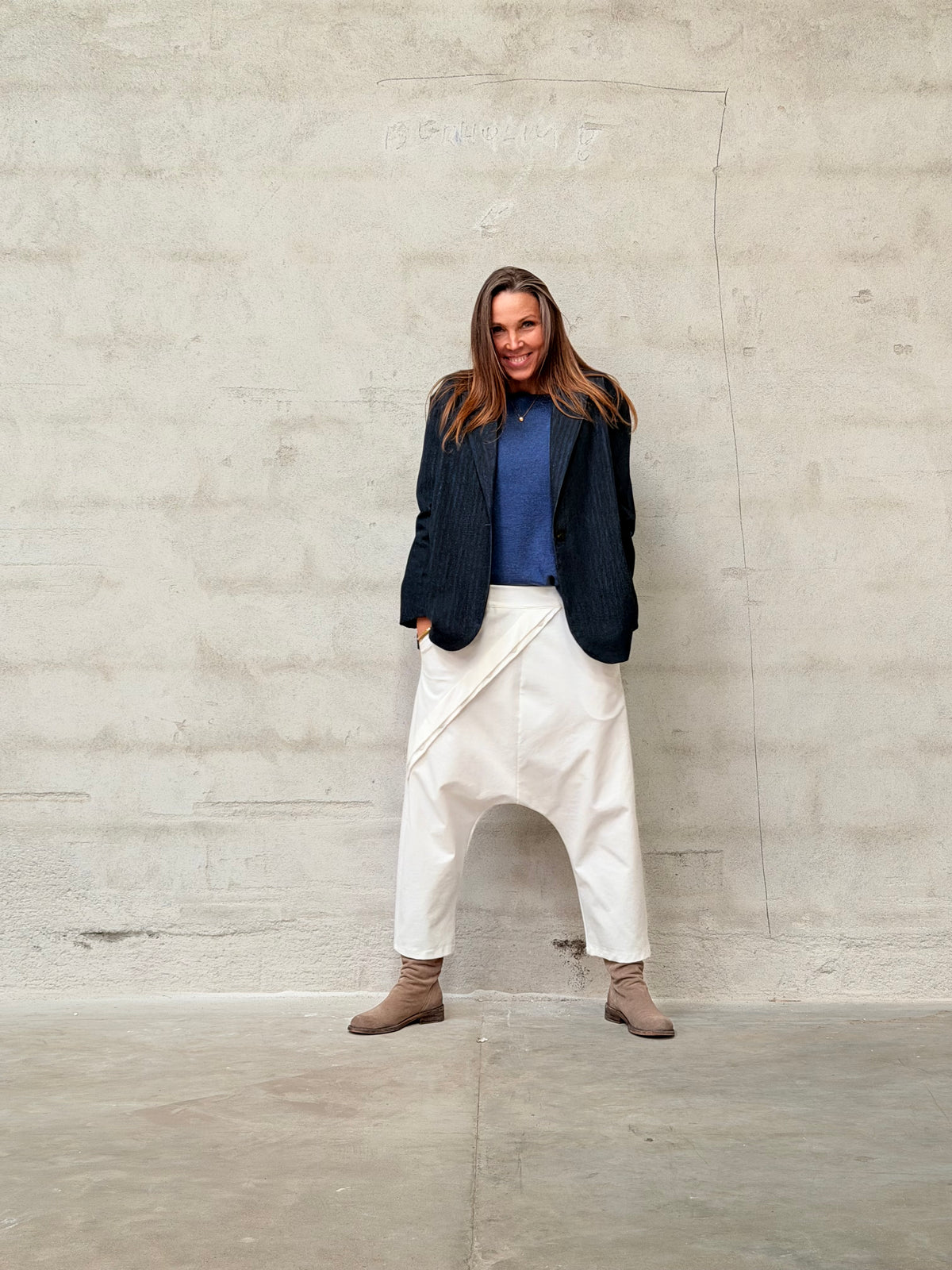 Kamilla er 174 cm høj og bruger størrelse M/L