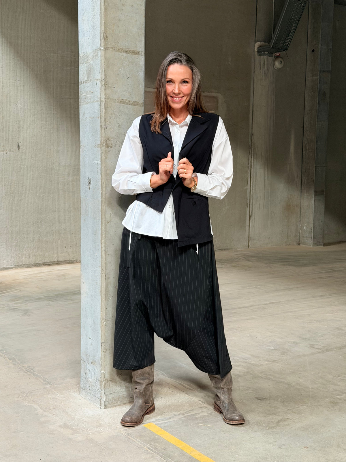 Kamilla er 174 cm høj og bruger størrelse M/L