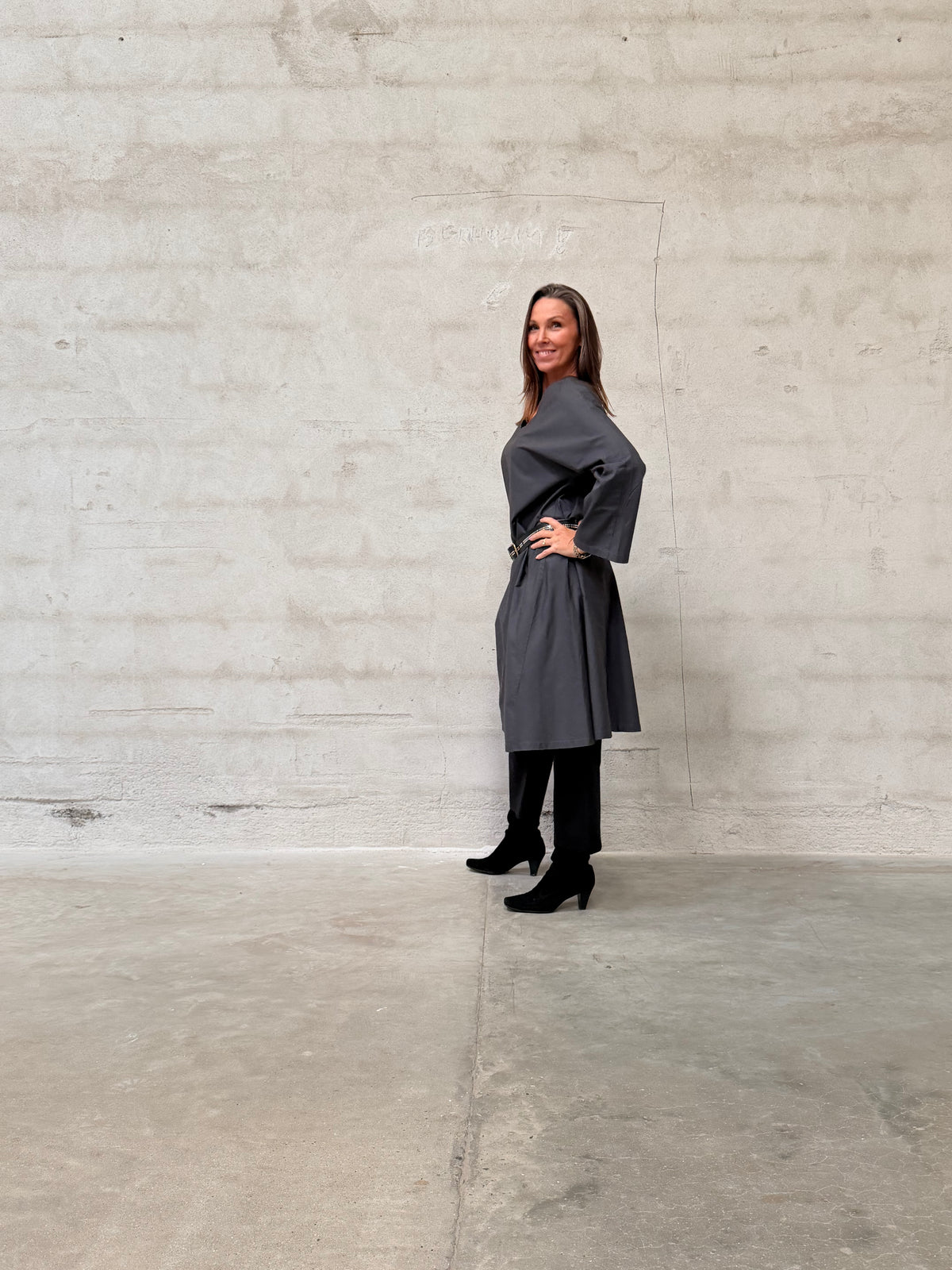 Kamilla er 174 cm høj og bruger størrelse M/L