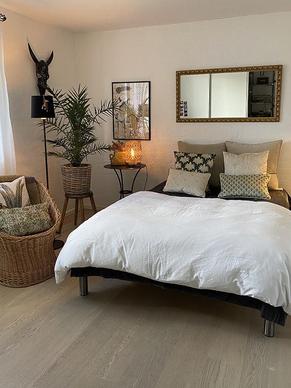 puder, pude, pudebetræk, pude betræk, pyntepuder, sofapuder, sofapuder, sengepuder, senge puder, velour pude, velourpude, velourpuder, velour puder, blød pude, boligtekstil, boliginspiration, textiledesign, cushion, sofacushion, kudde, pillow, kussensloop, pute, coussins, kissen, sammetskudde, velvetcushion, velvet cushions, velvet cushion, sammetskuddar, cuscino, kussenslopen, velourskussens, velvetkussen, botanical cushion, floral cushion, livingroom, bedroominspo, inredning, soffa, kuddar, hemindredning,