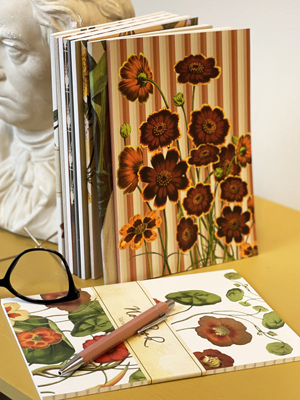 Notizbücher, Drucker, Block, Linien, Schreibblock, farbige Linien, Bleistift, Schreibtisch, Home Office, Post-It-Pads, Standard-Pads, chinesische Bücher, Flipchart-Papier, Post-It-Pads, Standard-Pads, Bürozubehör, Buchumschläge, Kalender , Notizbücher, Tagebücher, billig, A5, dänisches Design, Kopenhagen, Buch & Idee, schön, hohe Qualität, skurril,anteckningsböcker, skrivare, pad, linjer, skrivplatta, färgade linjer, penna, skrivbord, hemmakontor, Post-it-kuddar, Standardkuddar, kinesiska böcker, blädderblo