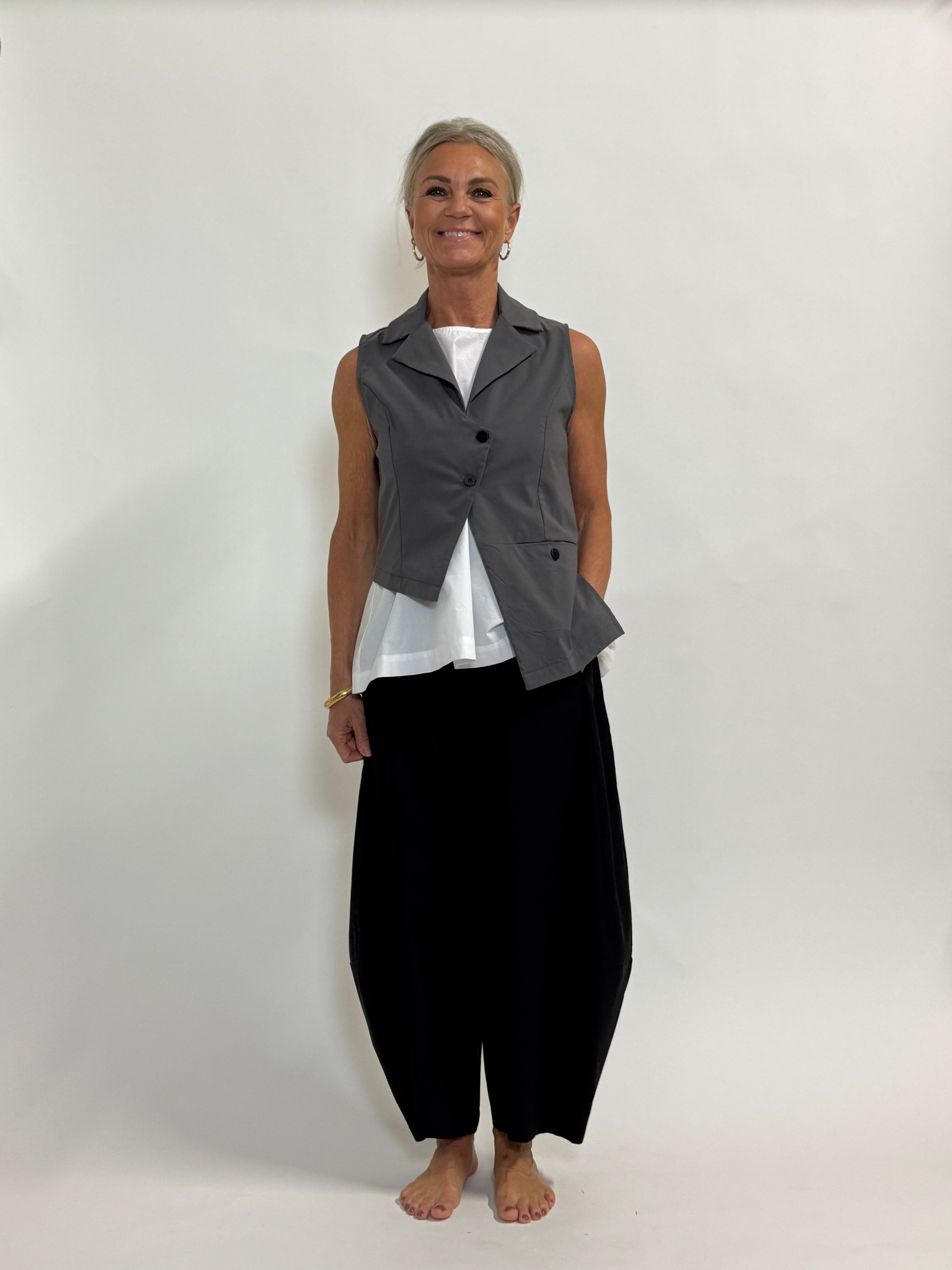 Helle er 168 cm høj og bruger størrelse S/M