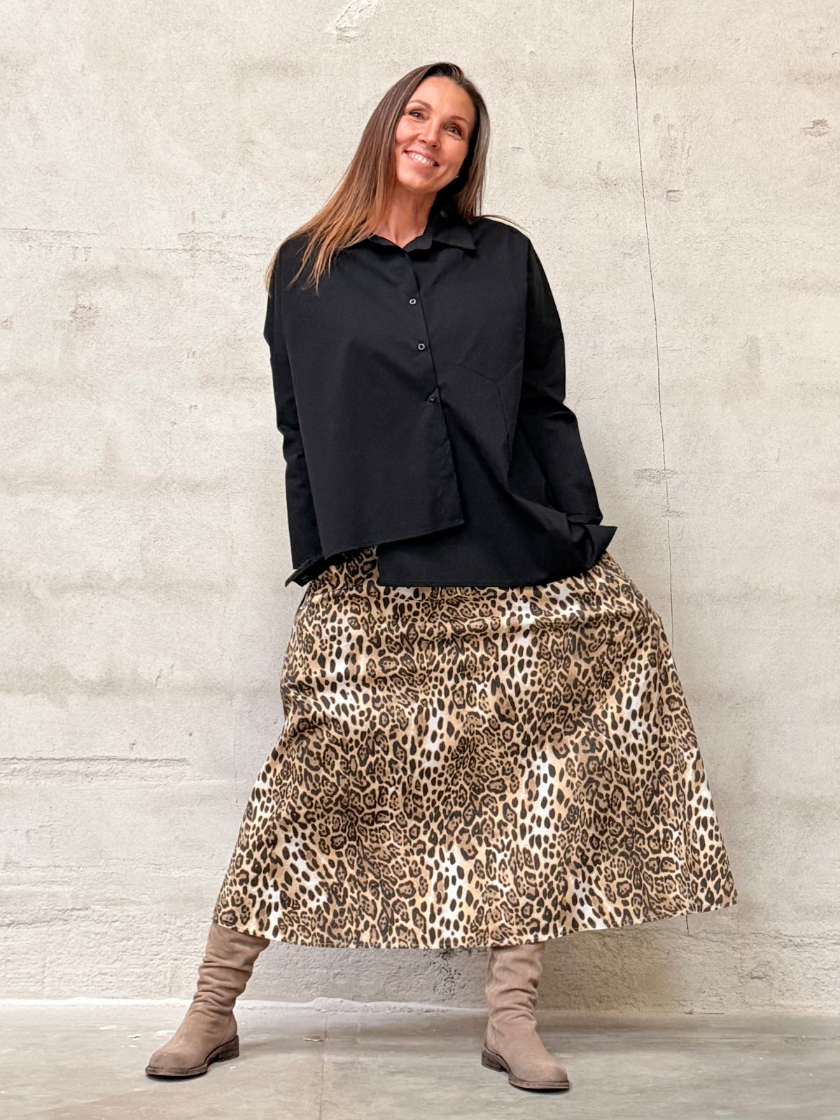 Kamilla er 174 cm høj og bruger størrelse M/L