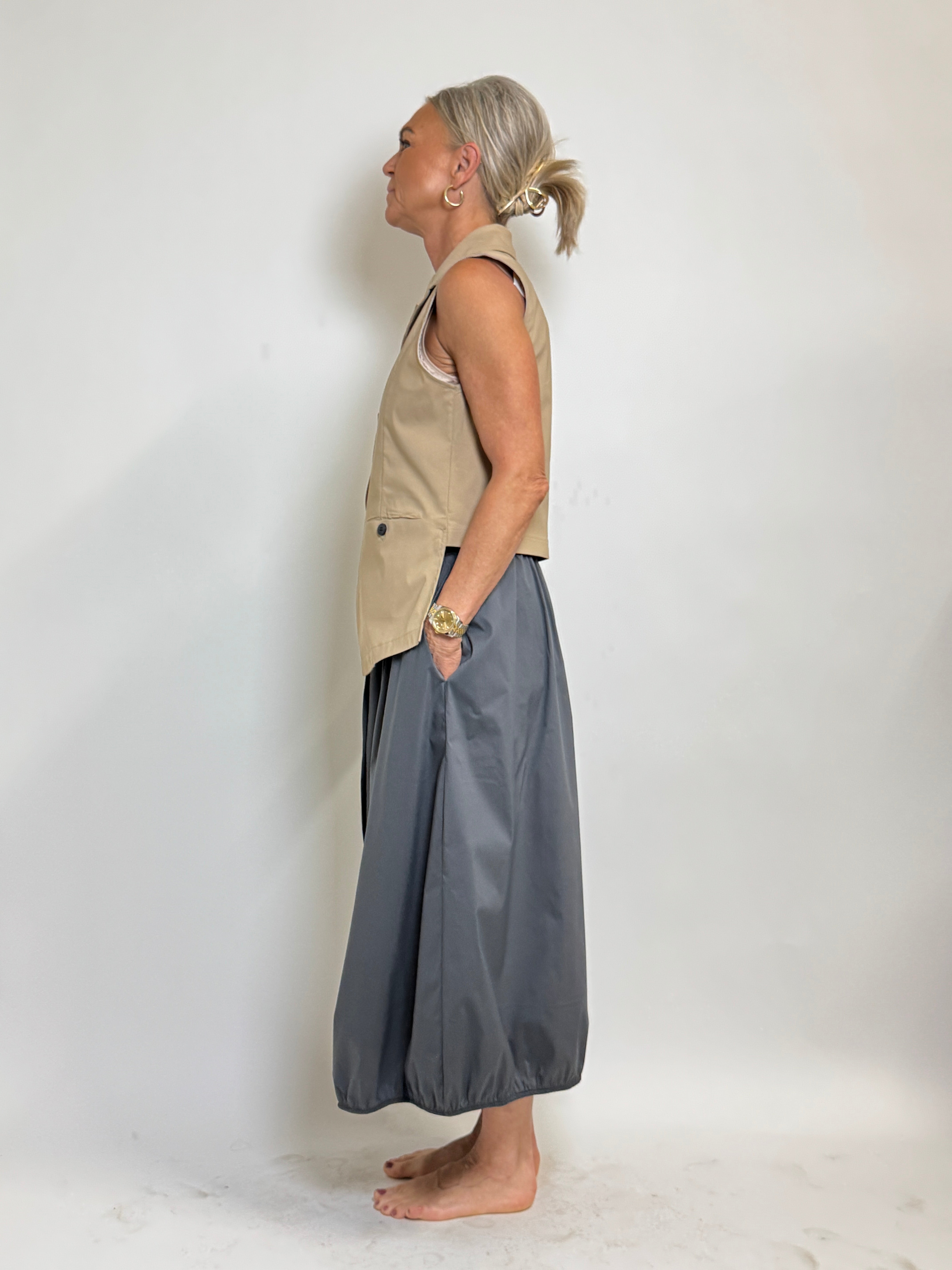 Helle er 168 cm høj og bruger størrelse S/M