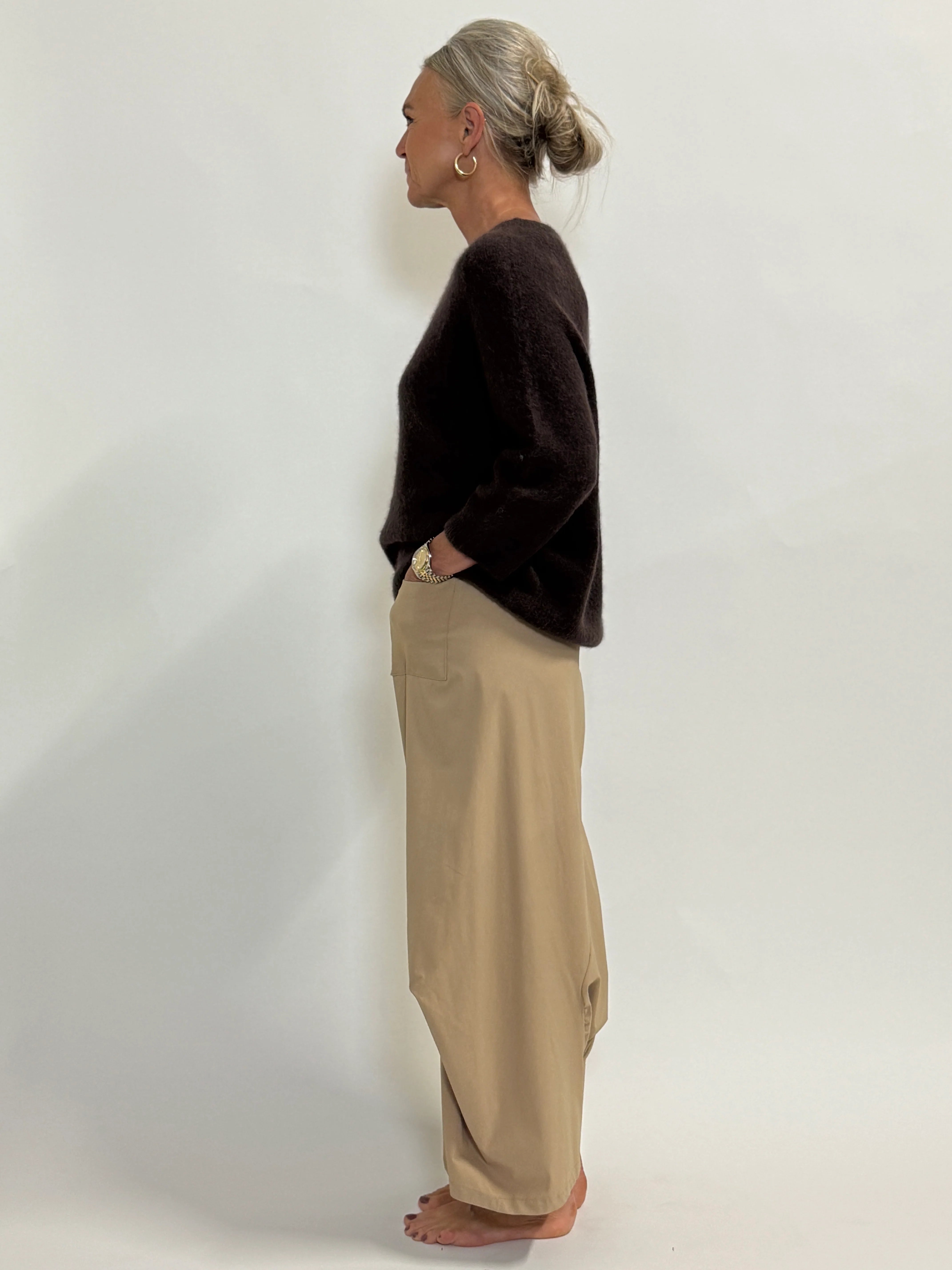 Helle er 168 cm høj og bruger størrelse S/M
