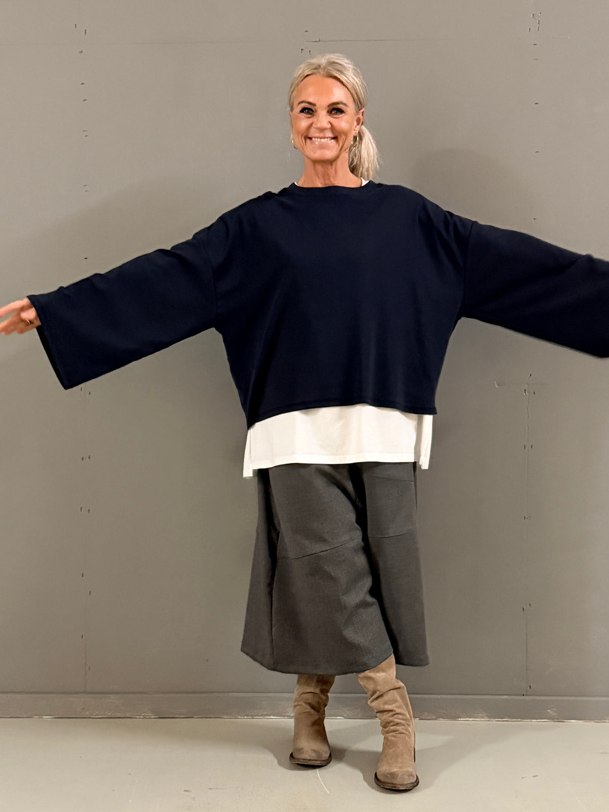 Helle er 168 cm høj og bruger størrelse S/M