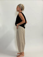 Helle er 168 cm høj og bruger størrelse S/M