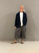 Helle er 168 cm høj og bruger størrelse S/M