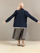 Helle er 168 cm høj og bruger størrelse S/M