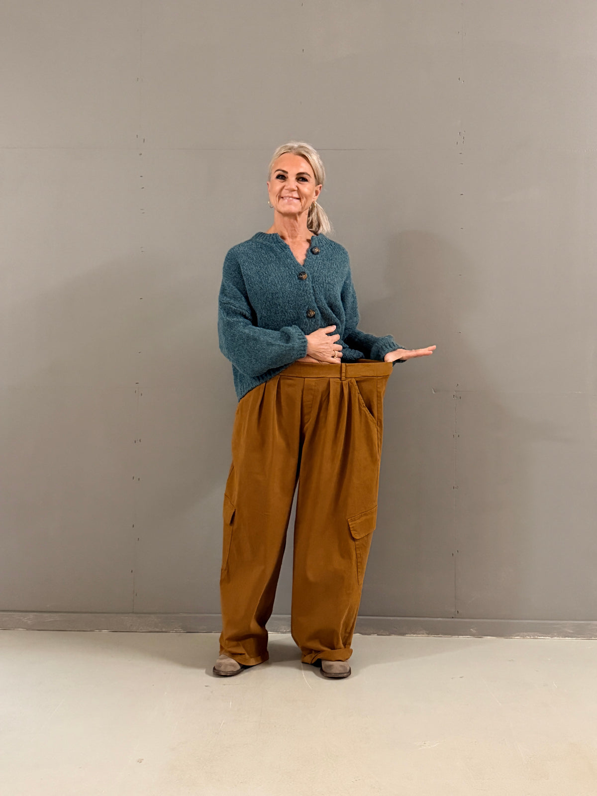 Helle er 168 cm høj og bruger størrelse S/M