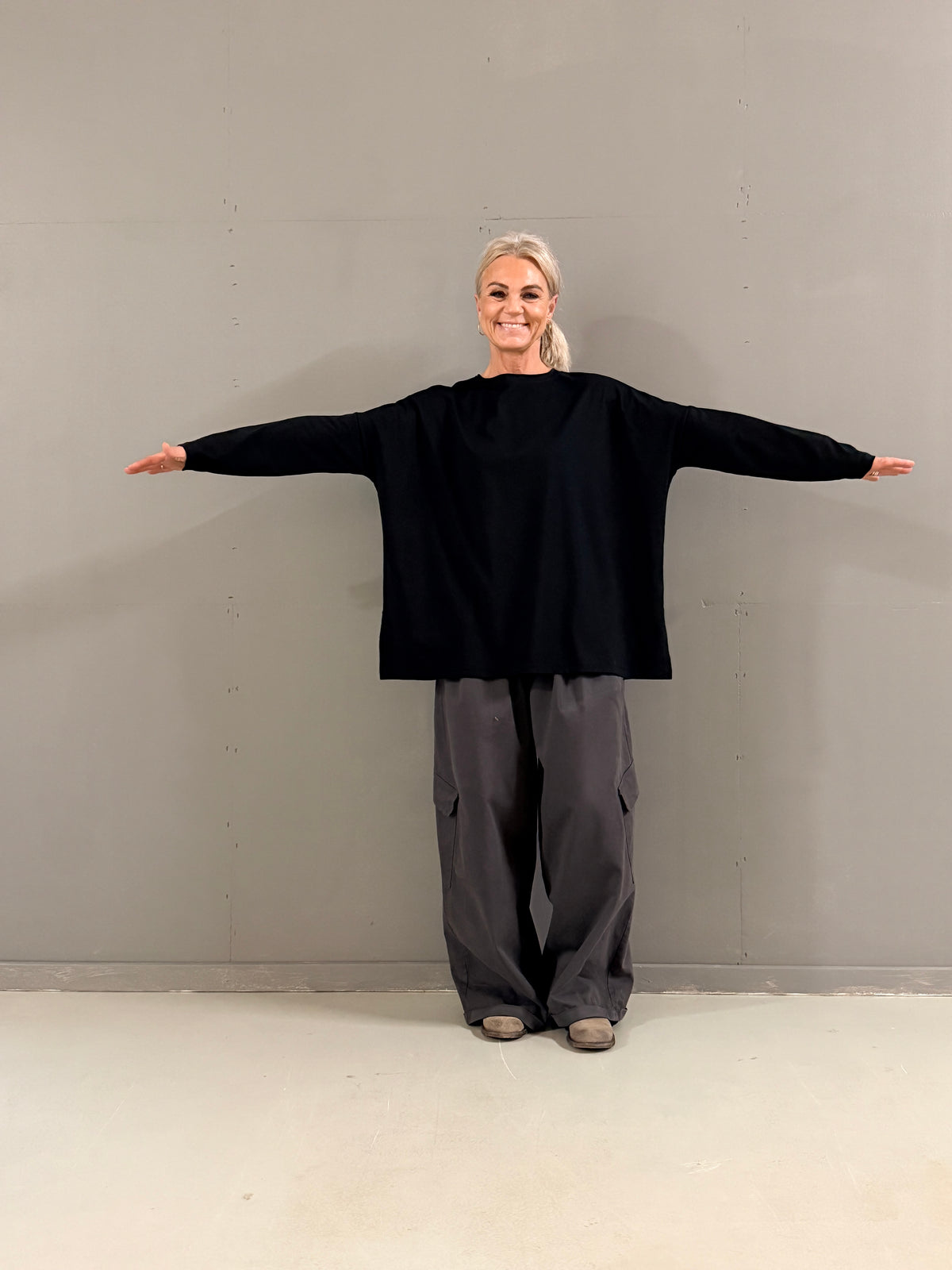 Helle er 168 cm høj og bruger størrelse S/M