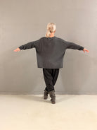 Helle er 168 cm høj og bruger størrelse S/M