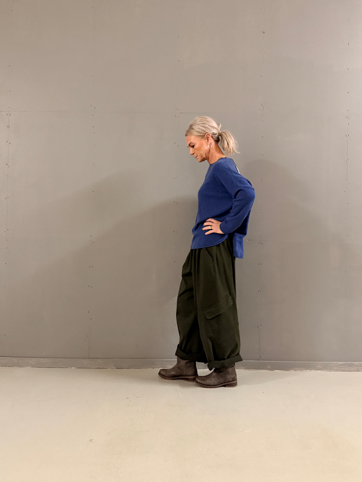 Helle er 168 cm høj og bruger størrelse S/M