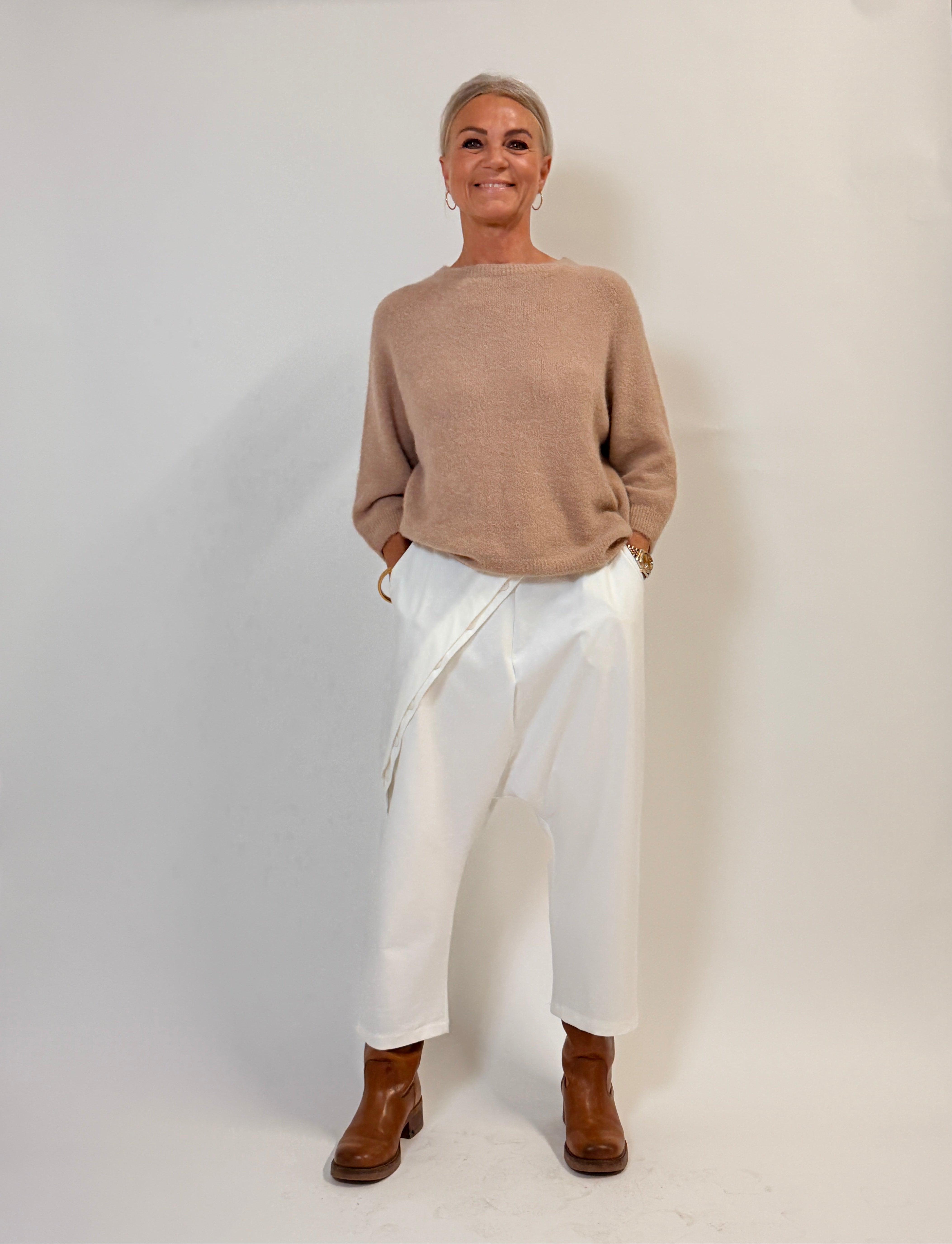 Helle er 168 cm høj og bruger størrelse S/M