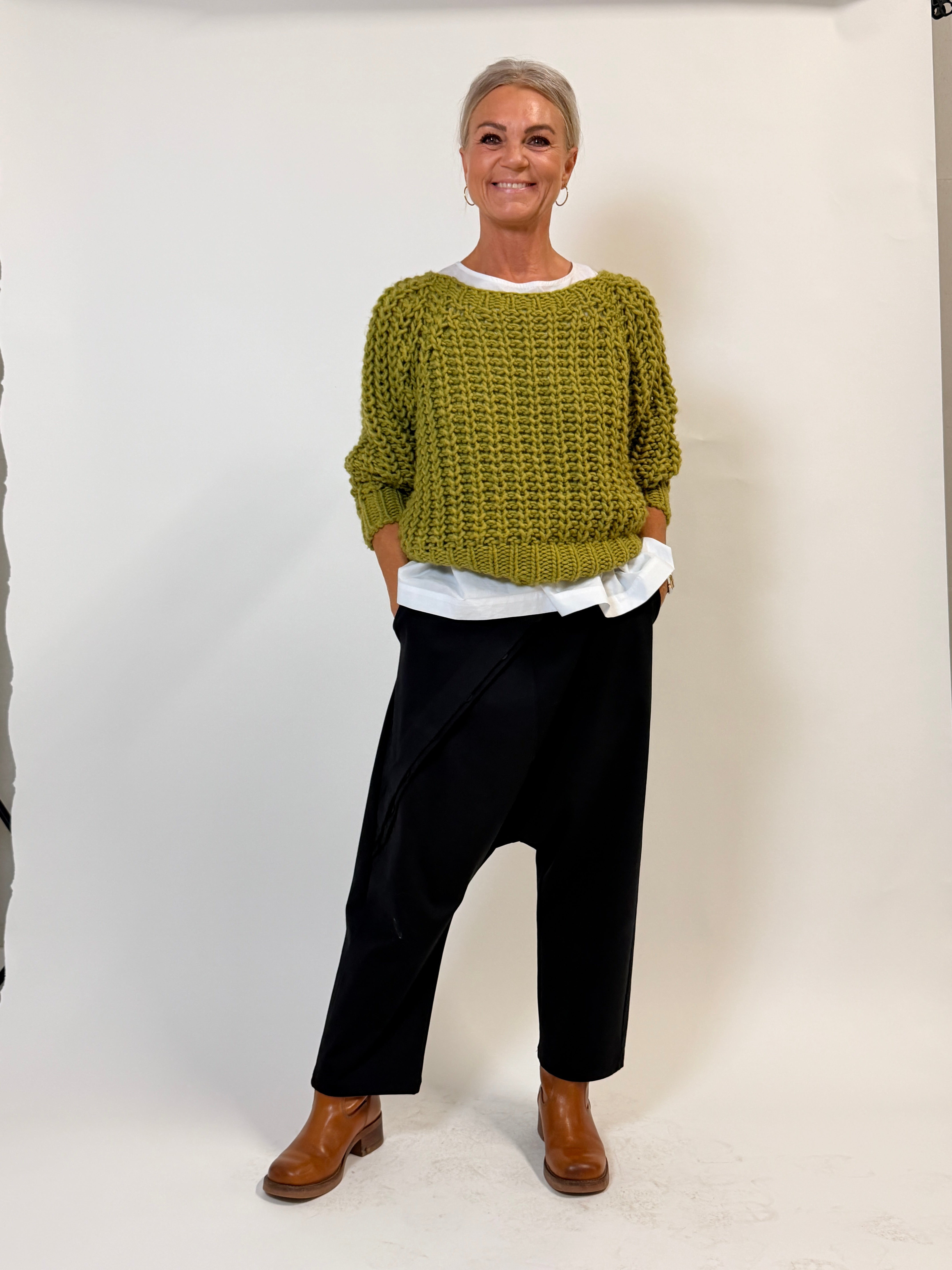 Helle er 168 cm høj og bruger størrelse S/M