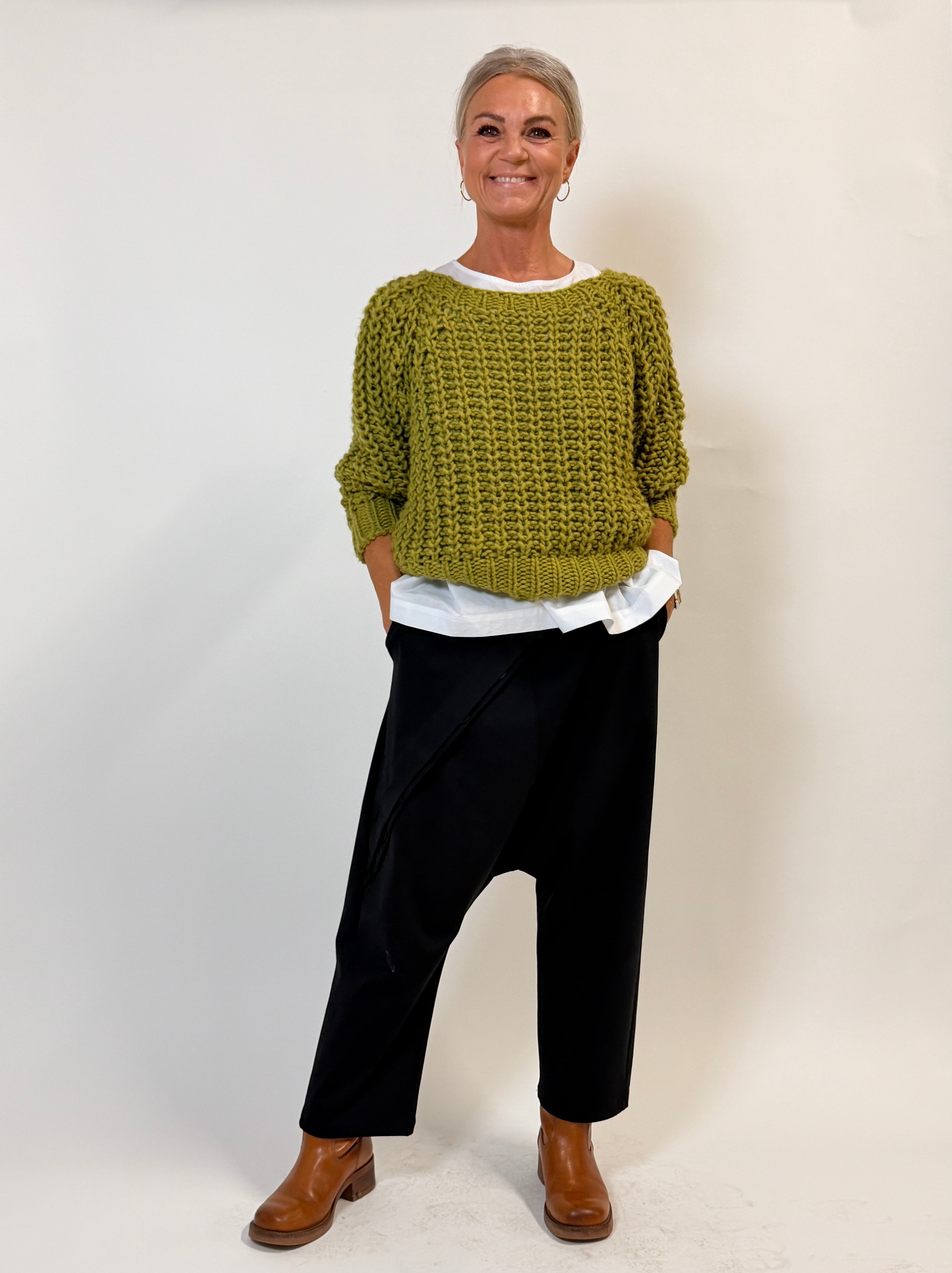 Helle er 168 cm høj og bruger størrelse S/M