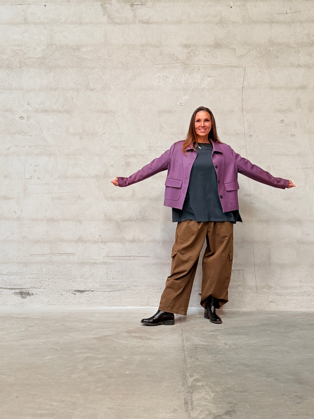 Kamilla er 174 cm høj og bruger størrelse M/L