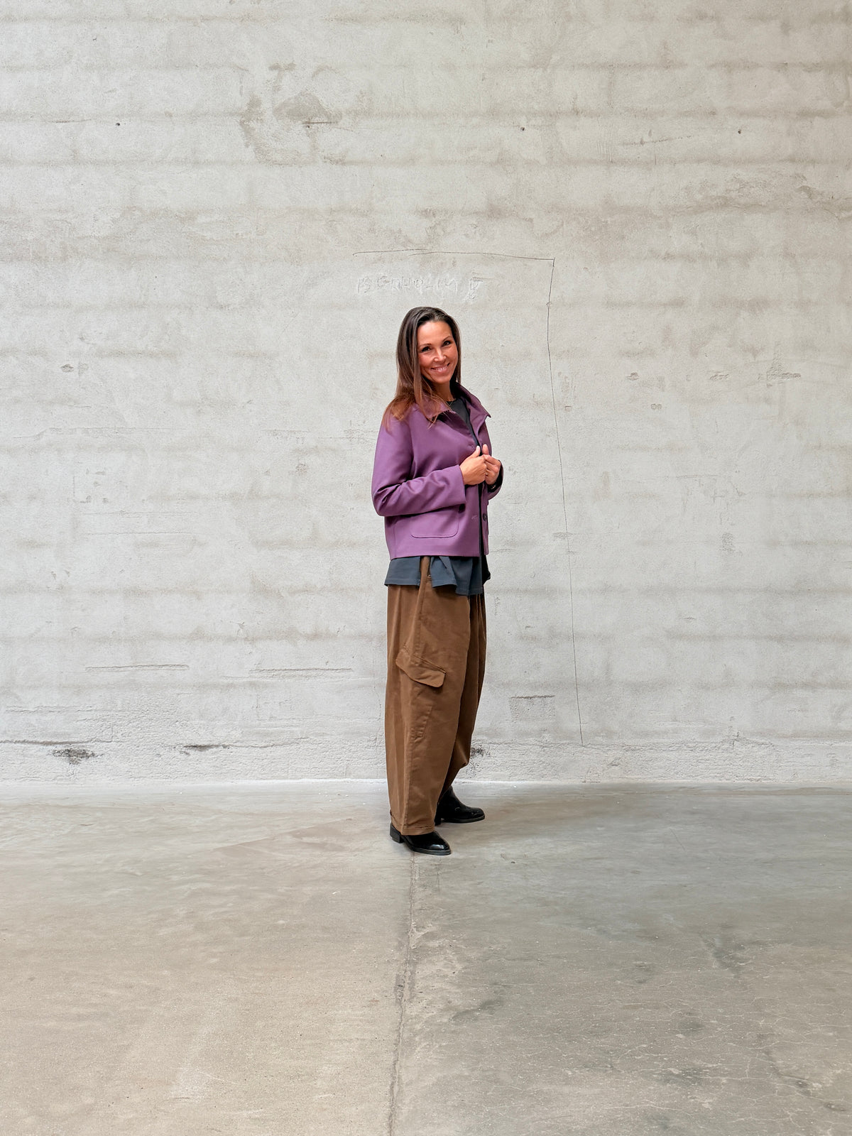 Kamilla er 174 cm høj og bruger størrelse M/L