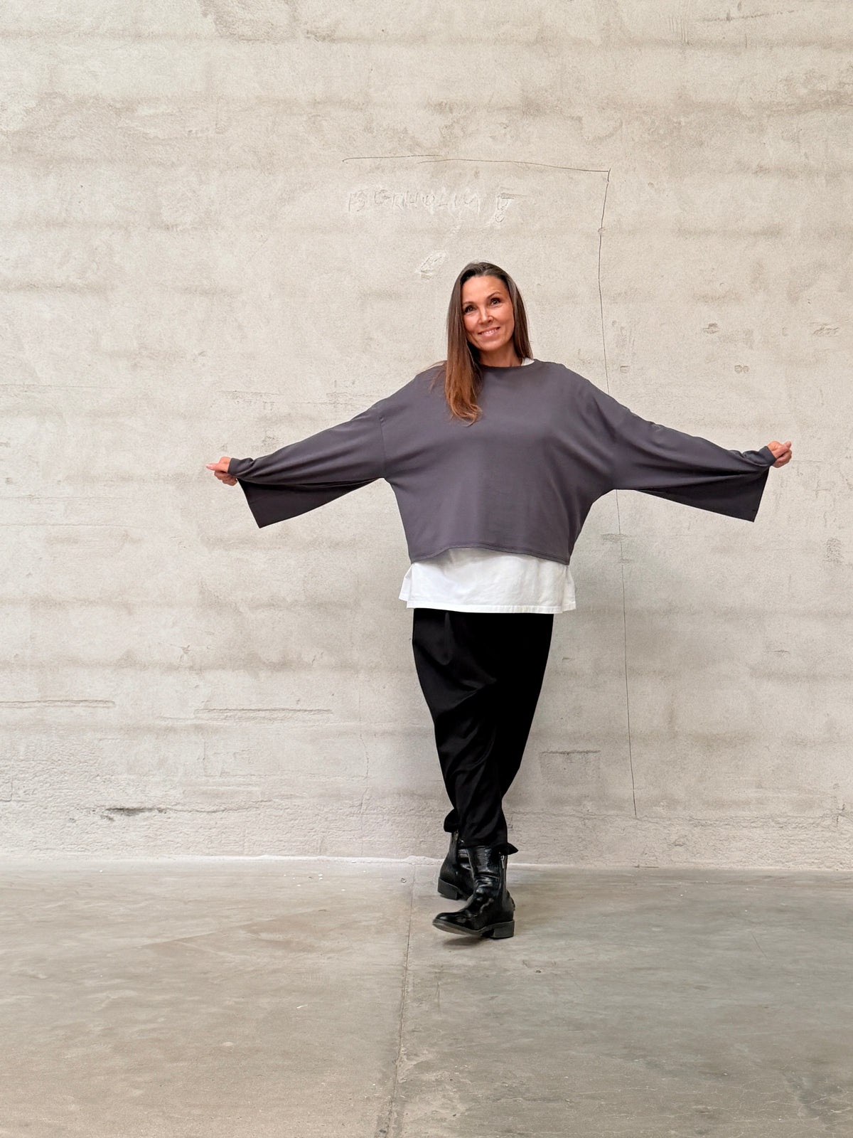 Kamilla er 174 cm høj og bruger størrelse M/L