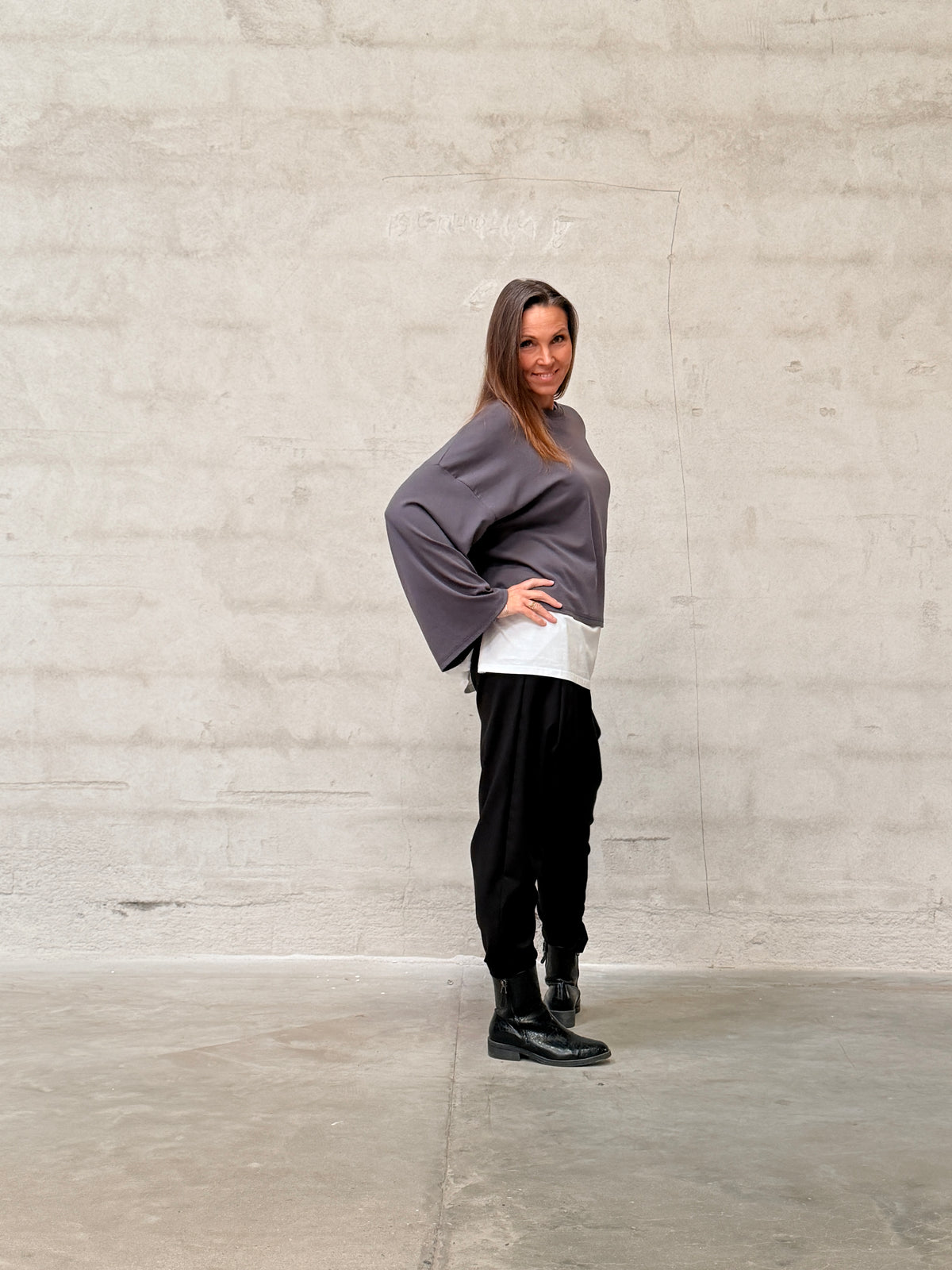 Kamilla er 174 cm høj og bruger størrelse M/L
