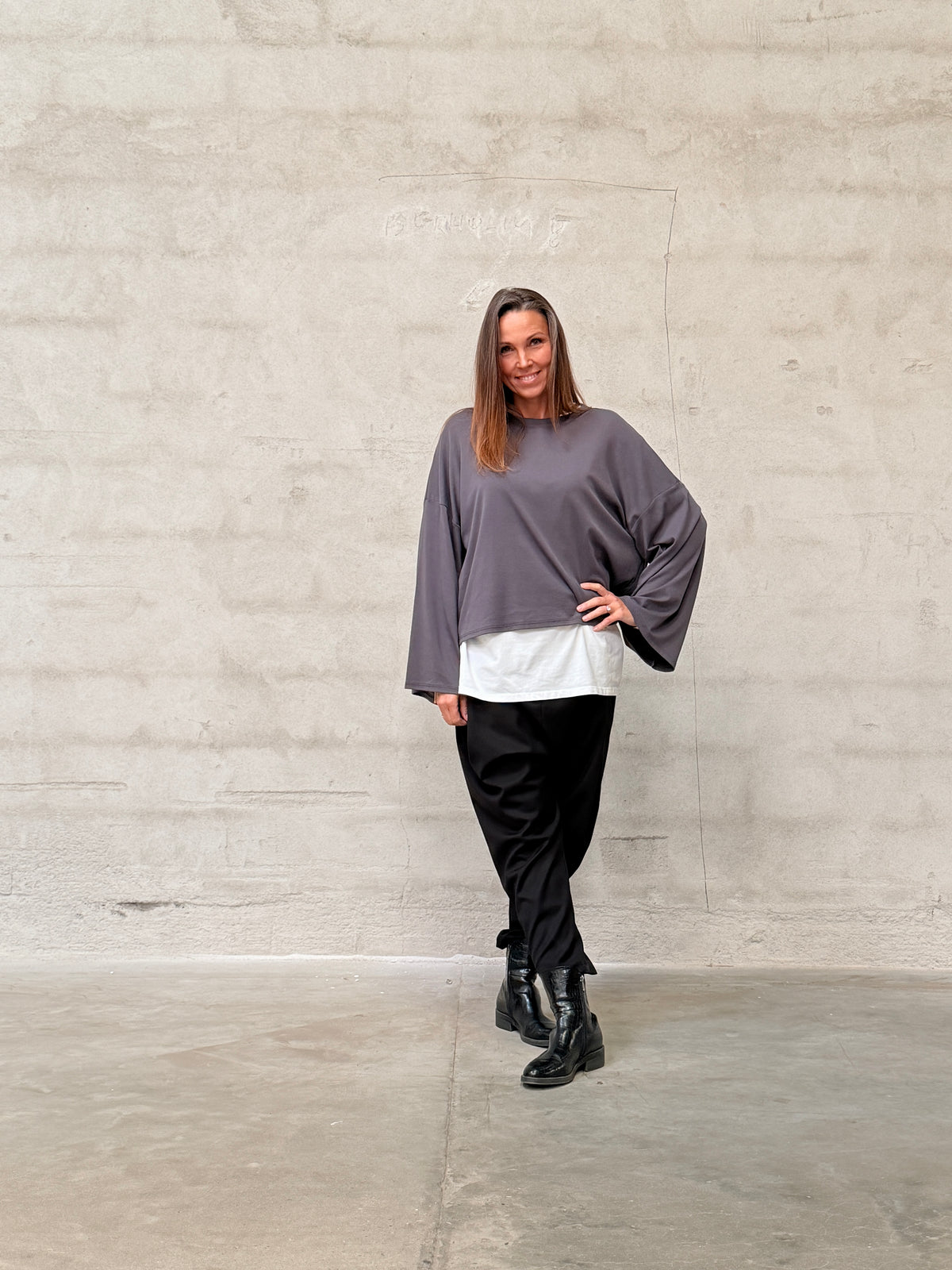 Kamilla er 174 cm høj og bruger størrelse M/L