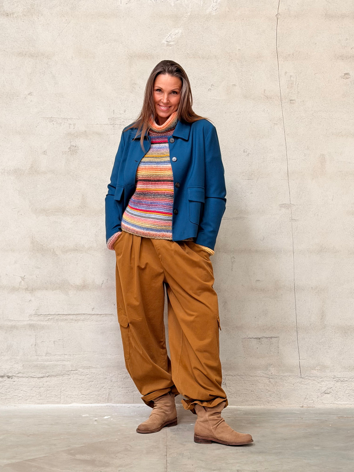 Kamilla er 174 cm høj og bruger størrelse M/L