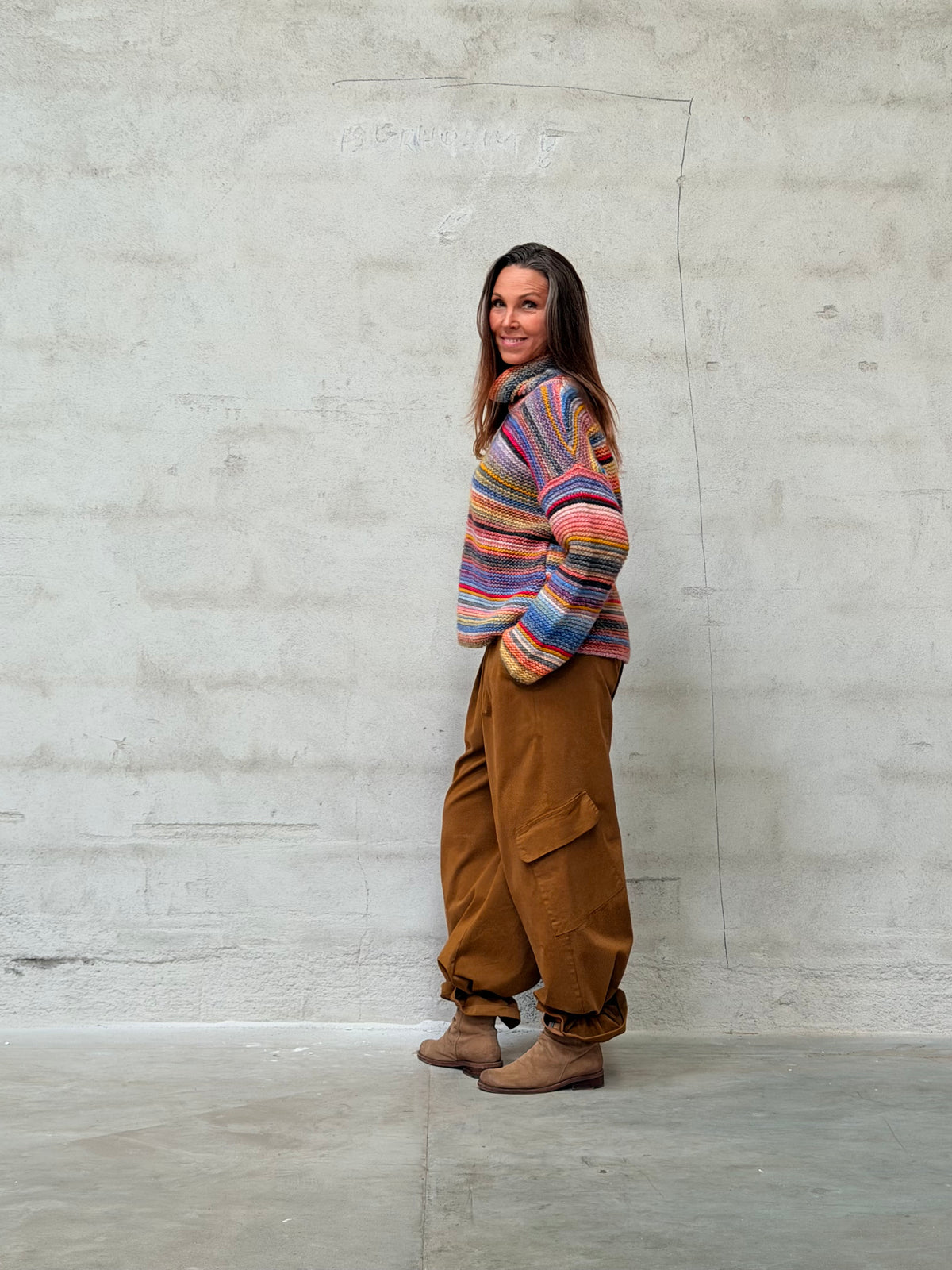 Kamilla er 174 cm høj og bruger størrelse M/L