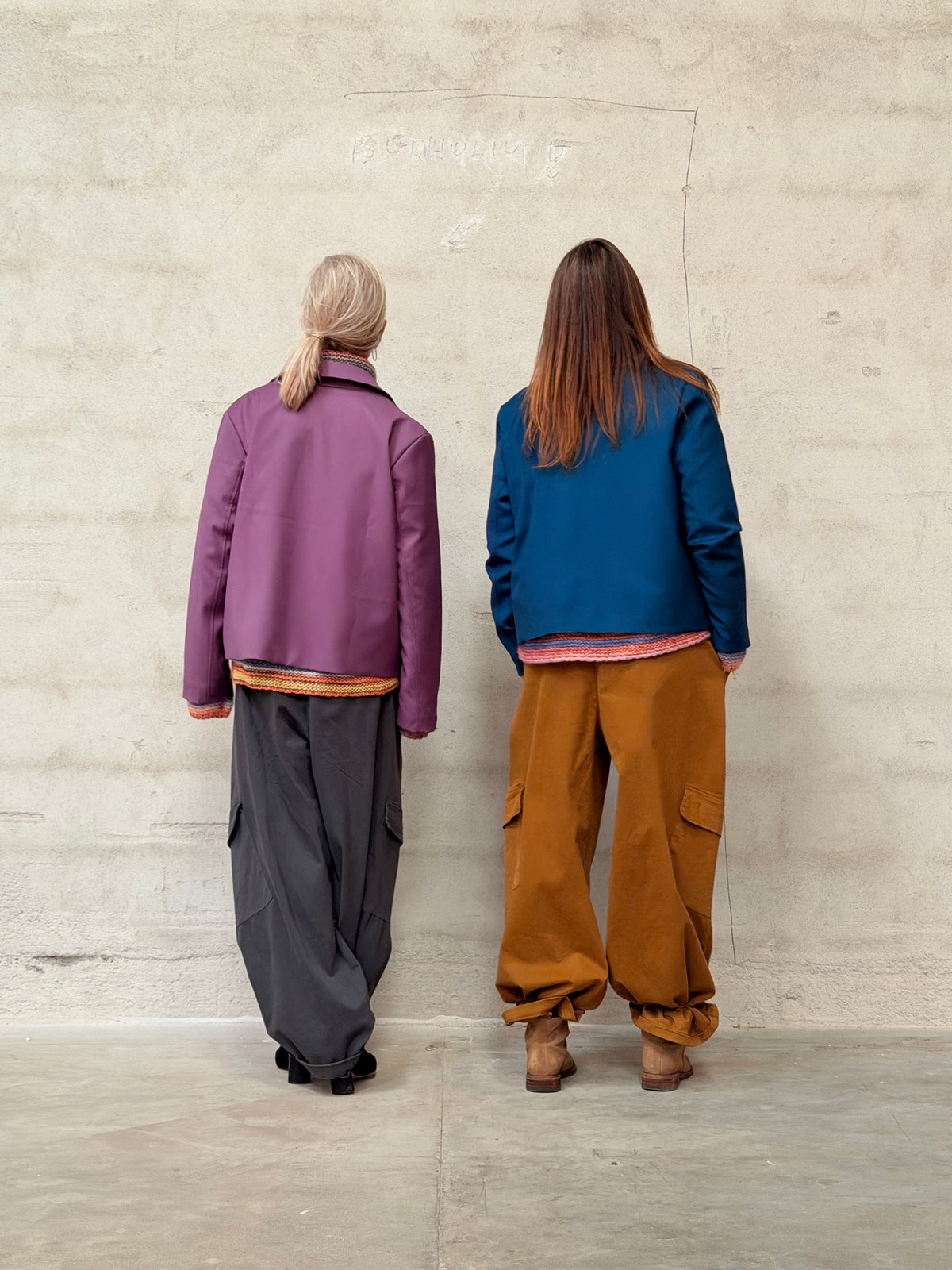 Helle er 168 cm høj og bruger størrelse S/M & Kamilla er 174 cm høj og bruger størrelse M/L