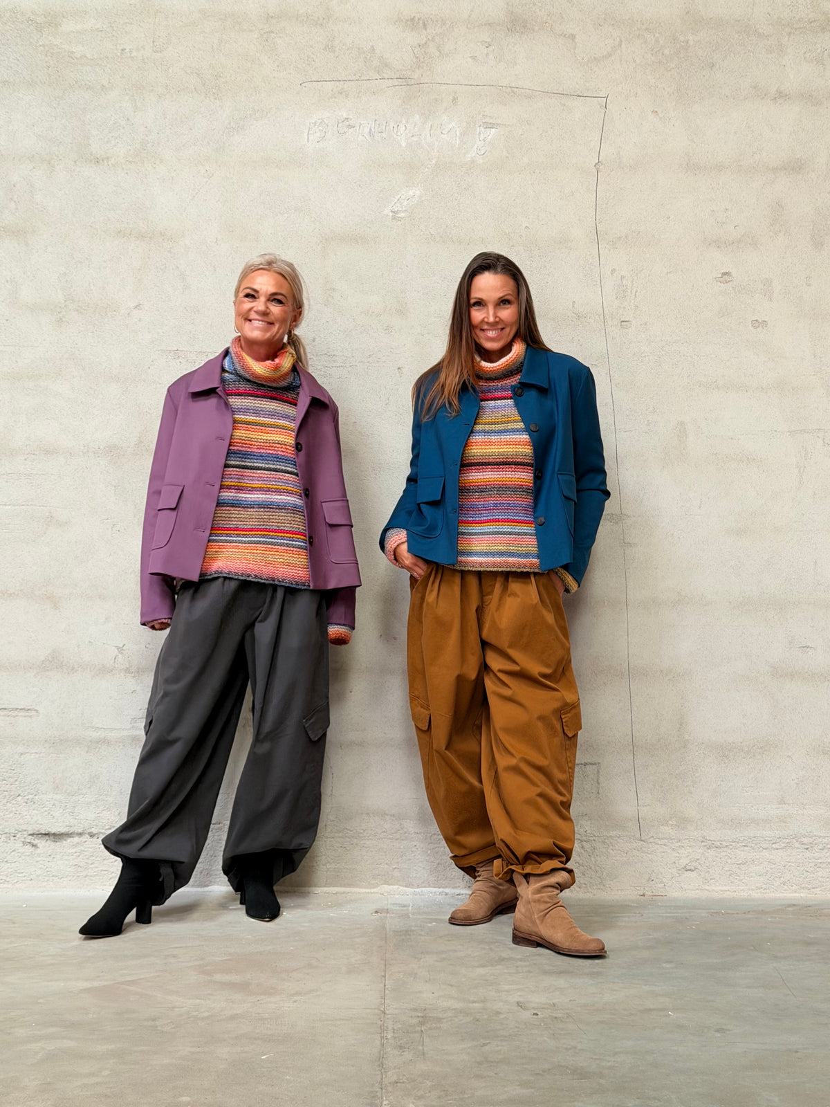 Helle er 168 cm høj og bruger størrelse S/M & Kamilla er 174 cm høj og bruger størrelse M/L