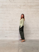 Kamilla er 174 cm høj og bruger størrelse M/L