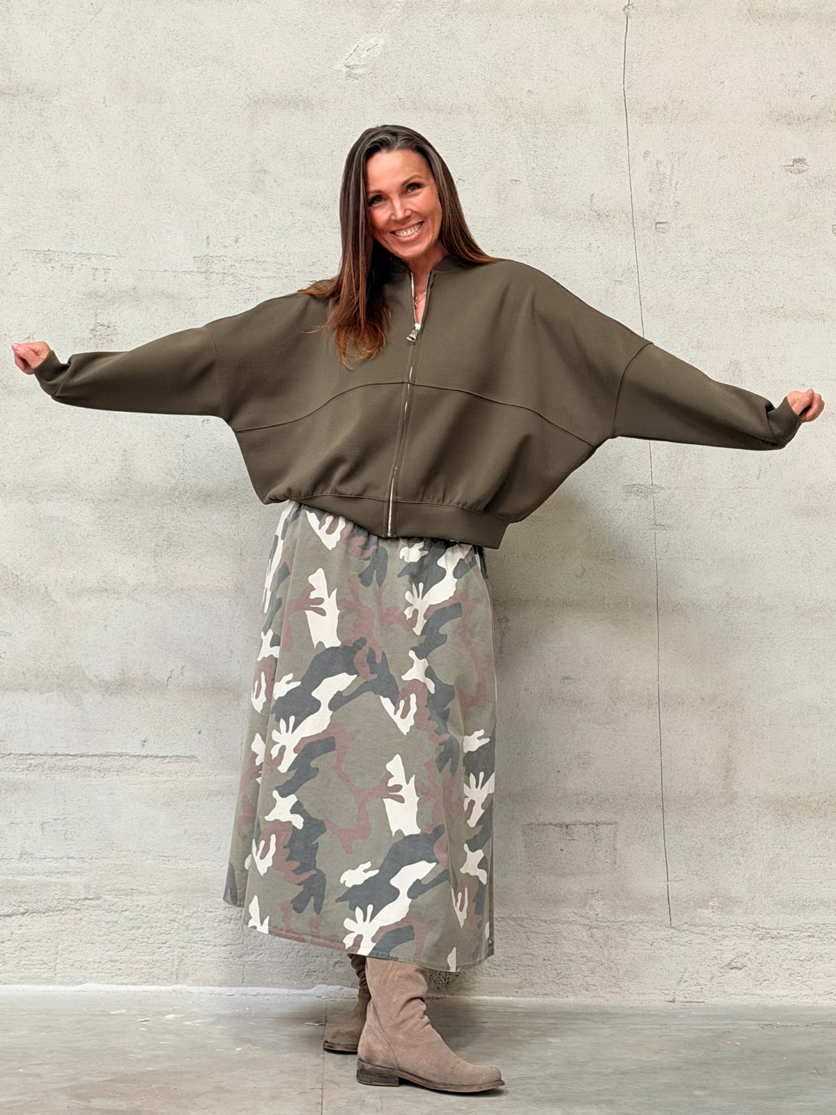 Kamilla er 174 cm høj og bruger størrelse M/L