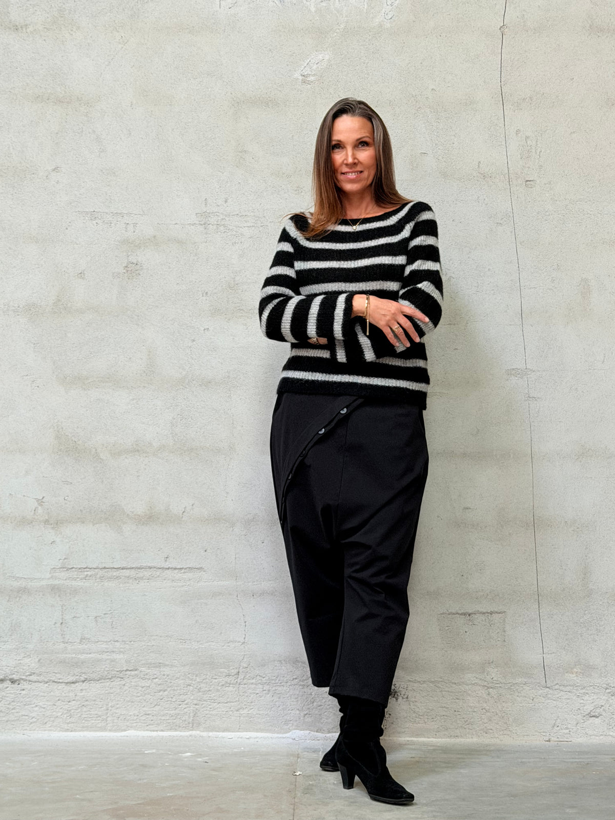 Kamilla er 174 cm høj og bruger størrelse M/L