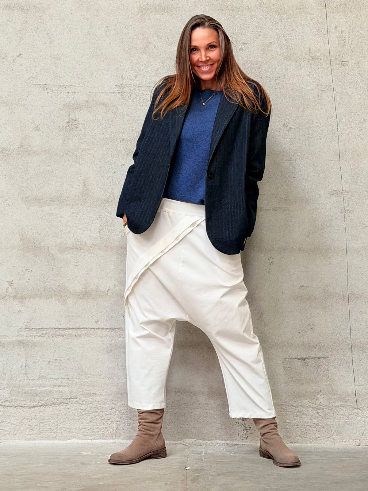 Kamilla er 174 cm høj og bruger størrelse M/L