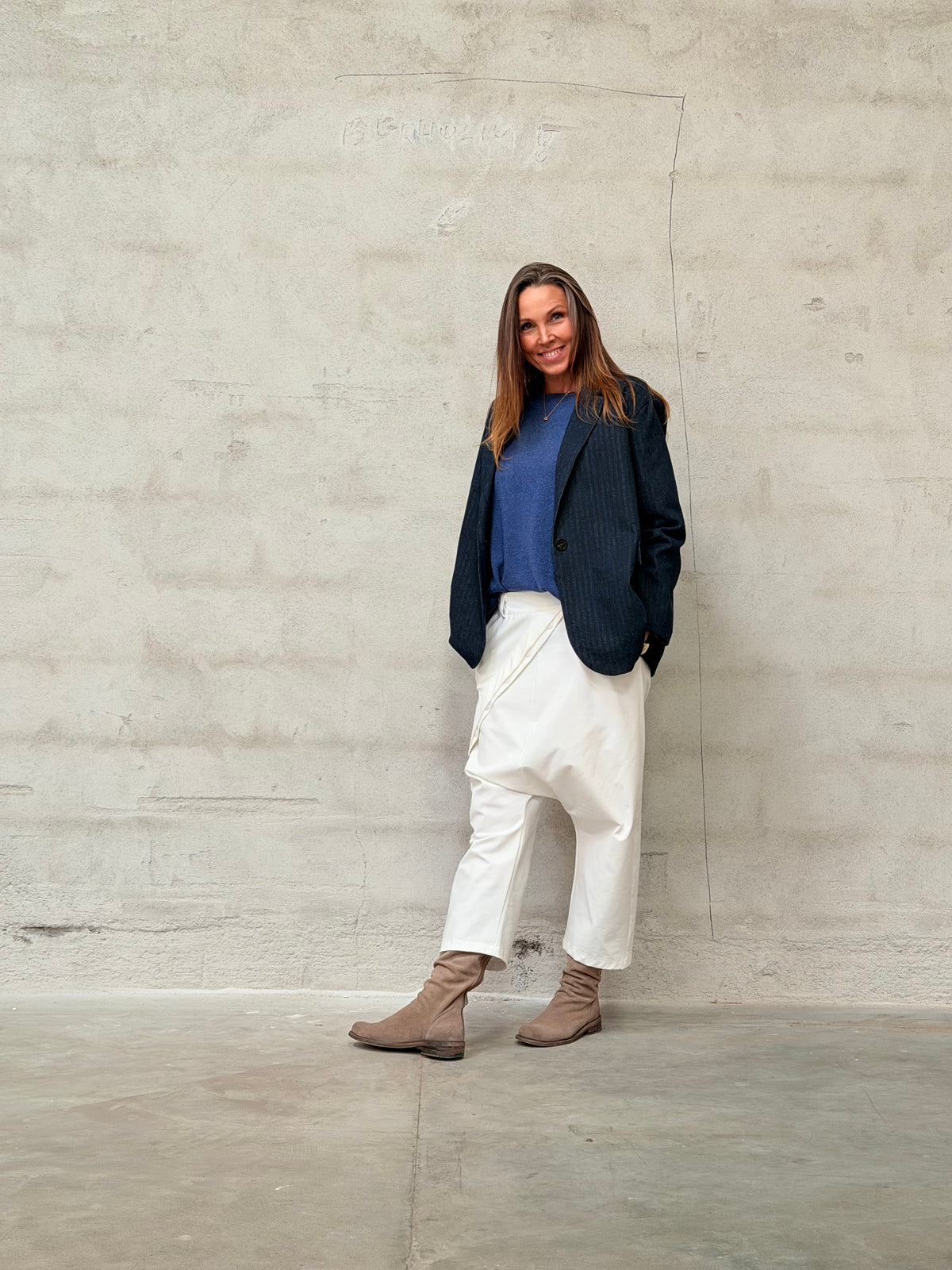 Kamilla er 174 cm høj og bruger størrelse M/L
