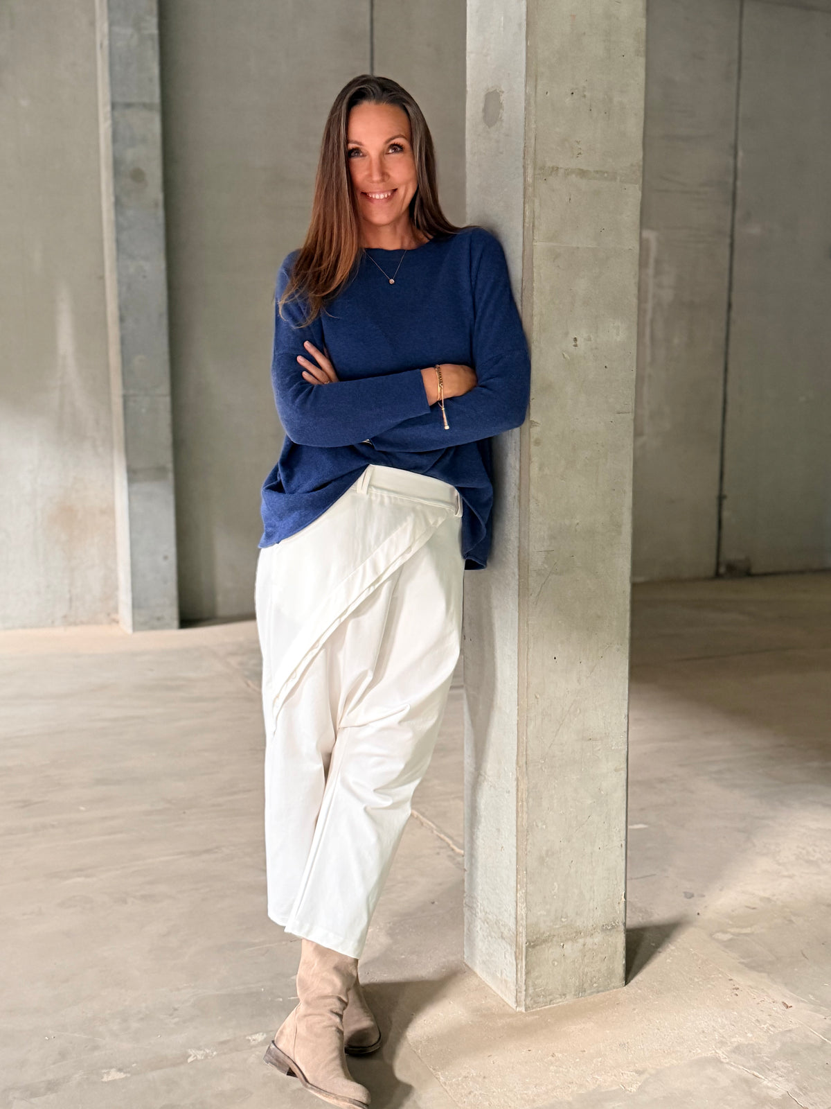 Kamilla er 174 cm høj og bruger størrelse M/L