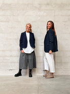 Helle er 168 cm høj og bruger størrelse S/M & Kamilla er 174 cm høj og bruger størrelse M/L