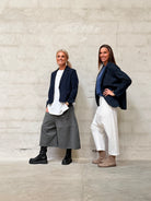 Helle er 168 cm høj og bruger størrelse S/M & Kamilla er 174 cm høj og bruger størrelse M/L