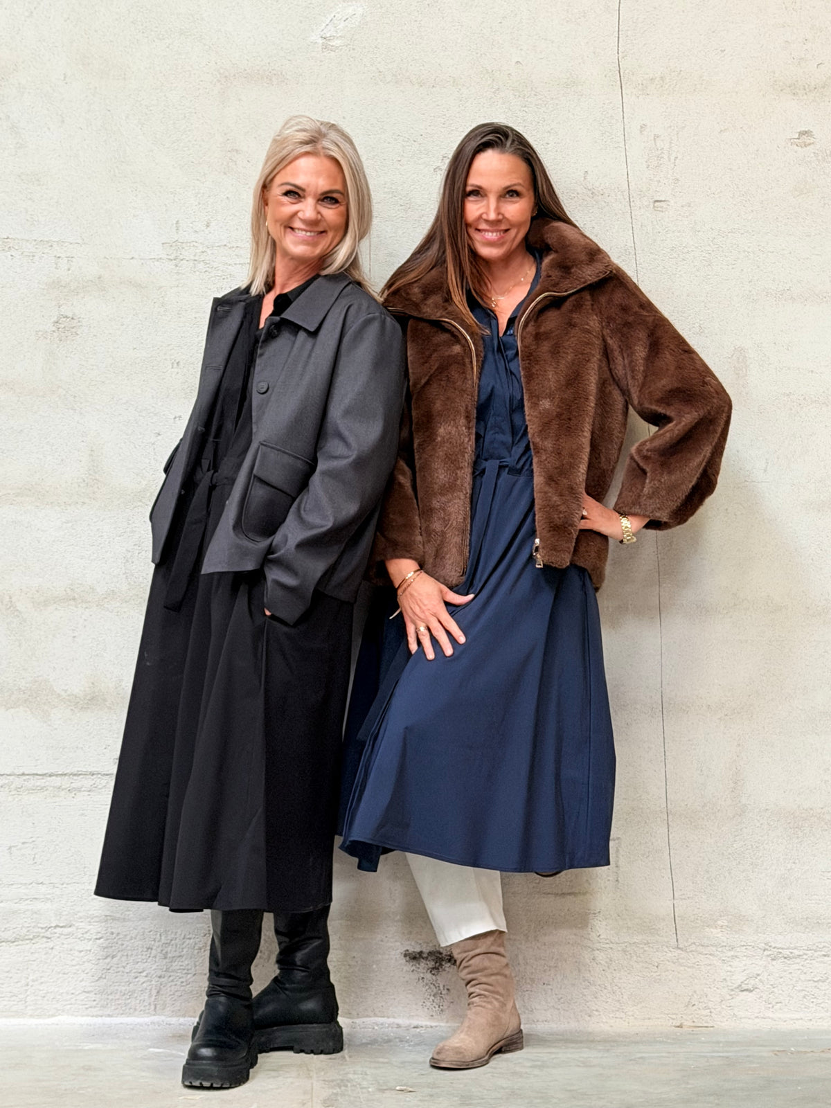 Helle er 168 cm høj og bruger størrelse S/M & Kamilla er 174 cm høj og bruger størrelse M/L