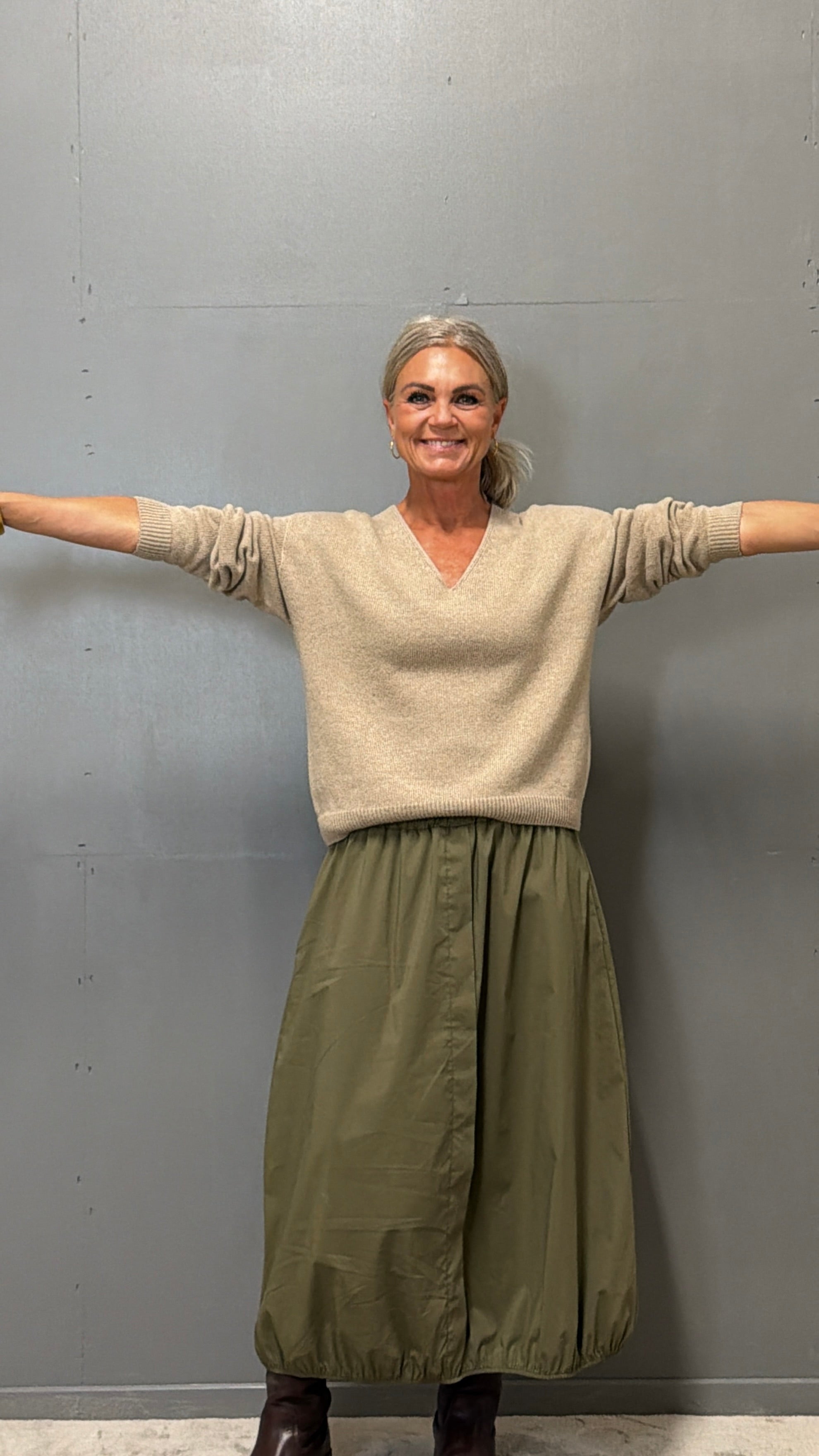 Helle er 168 cm høj og bruger størrelse S/M